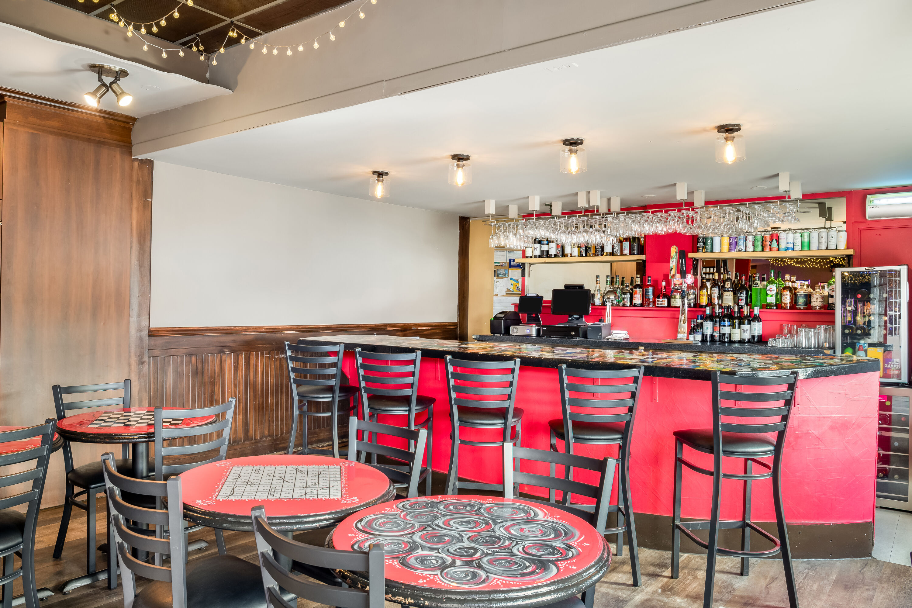 Bar at Days Inn by Wyndham Berthierville in Berthierville, Quebec