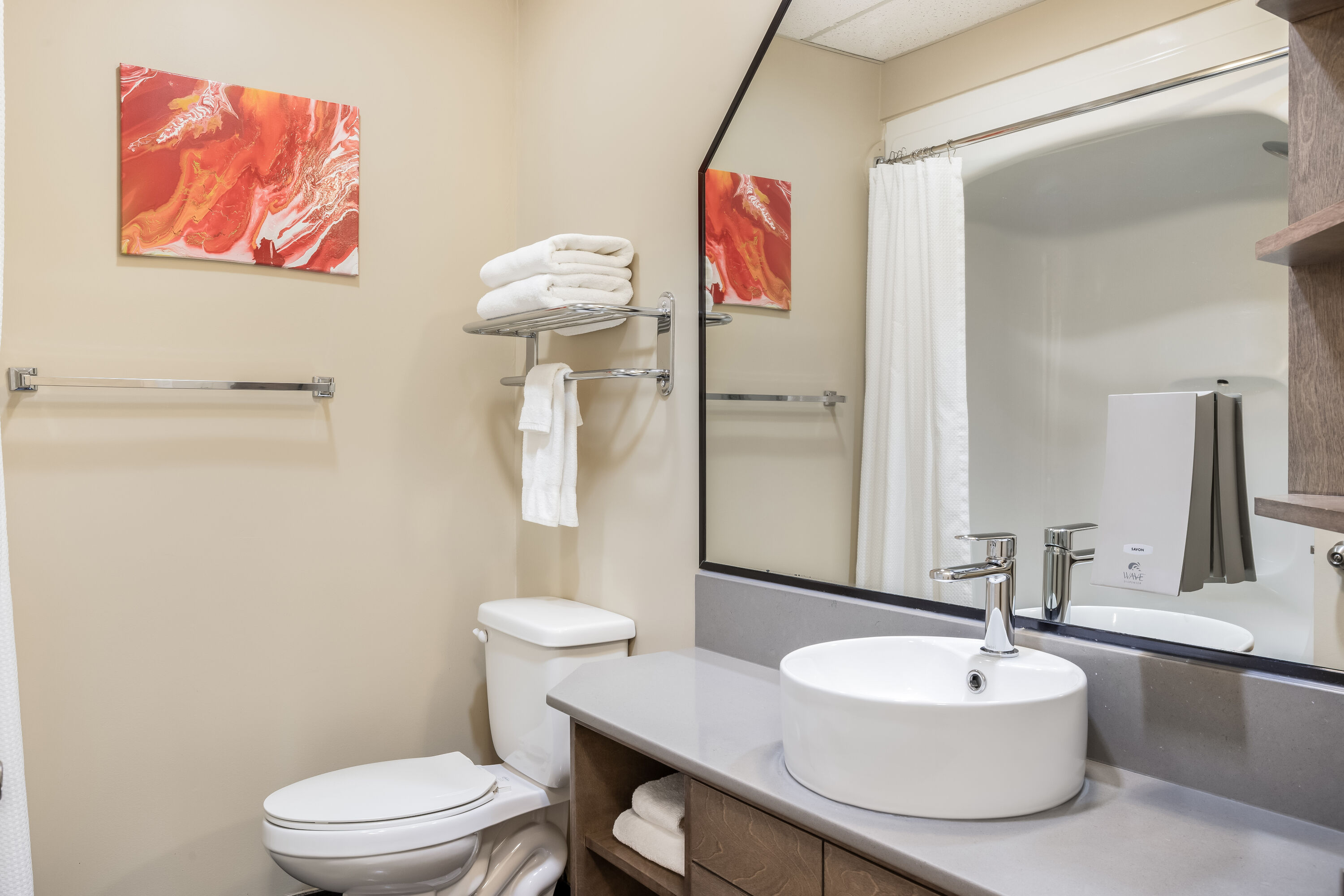 Guest room bath at the Days Inn by Wyndham Berthierville in Berthierville, Quebec
