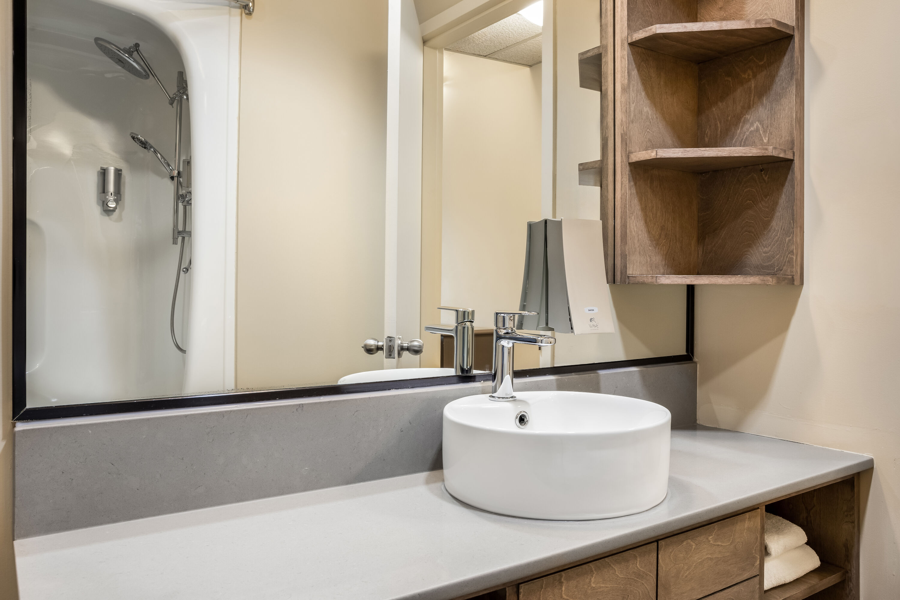 Guest room bath at the Days Inn by Wyndham Berthierville in Berthierville, Quebec