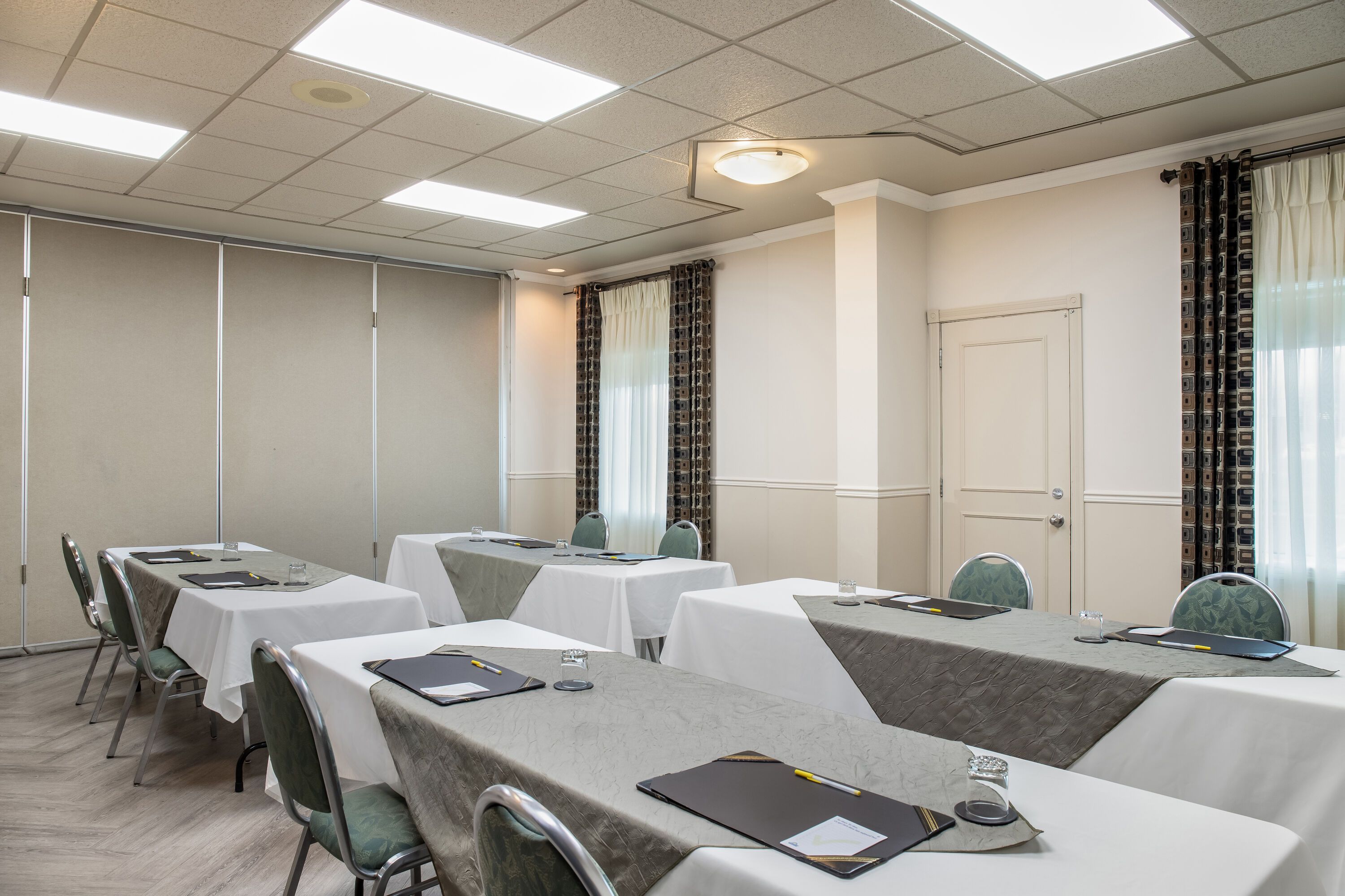 Board room at Days Inn by Wyndham Berthierville in Berthierville, Quebec