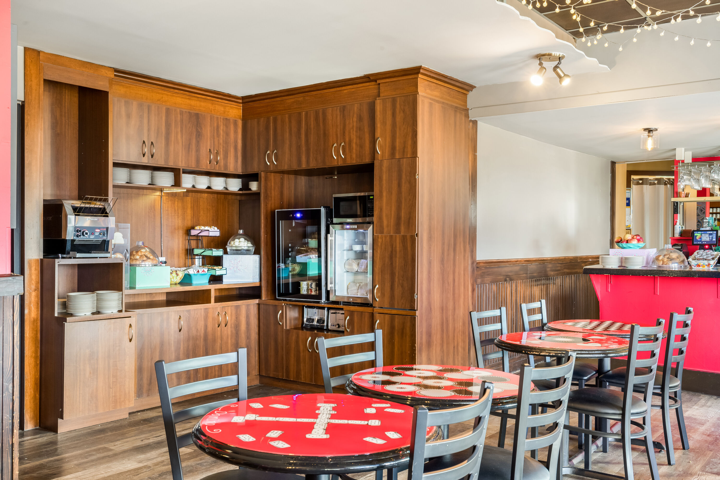 Days Inn by Wyndham Berthierville restaurant breakfast area with seating in Berthierville, Quebec
