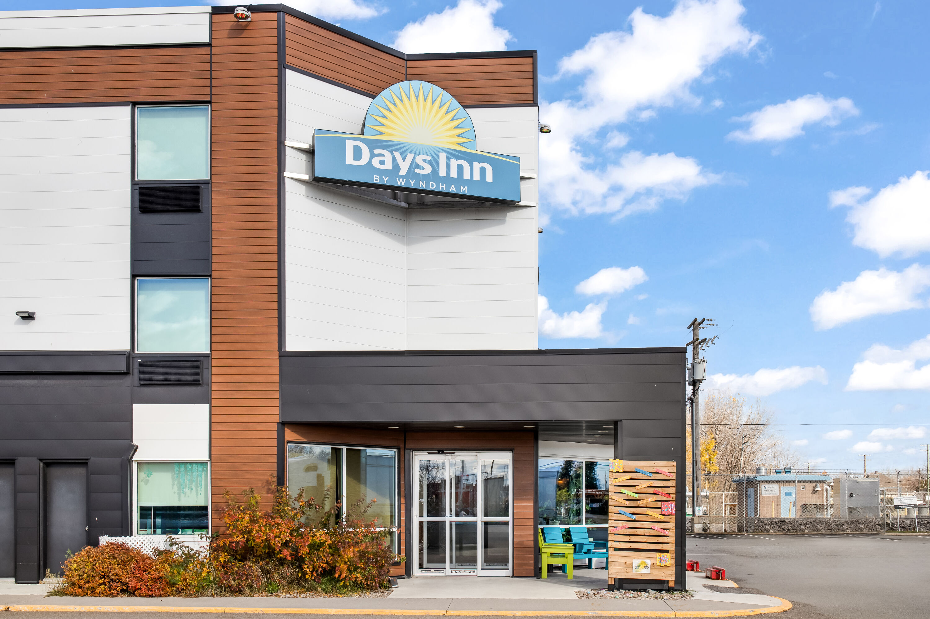 Exterior Day Image of Days Inn by Wyndham Berthierville hotel in Berthierville, Quebec