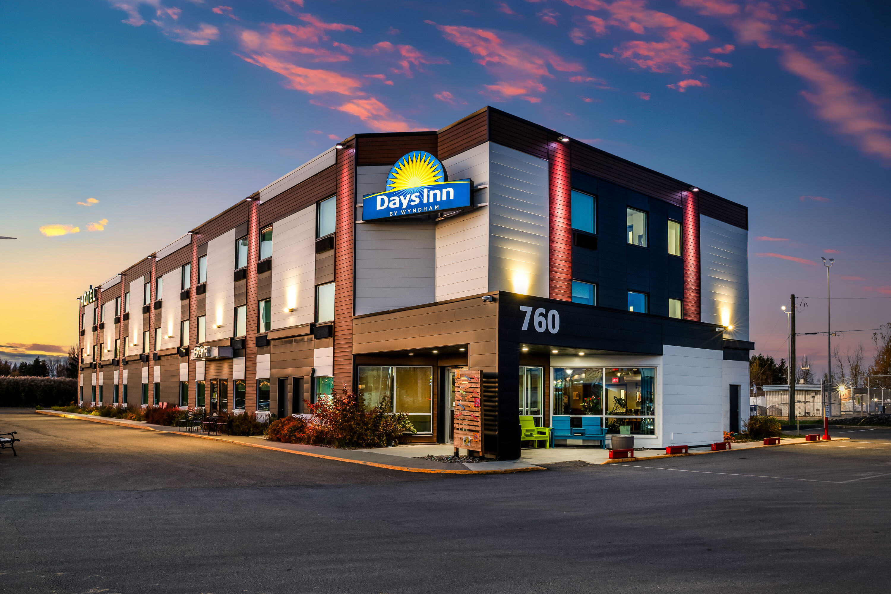 Exterior Dusk Image of Days Inn by Wyndham Berthierville hotel in Berthierville, Quebec