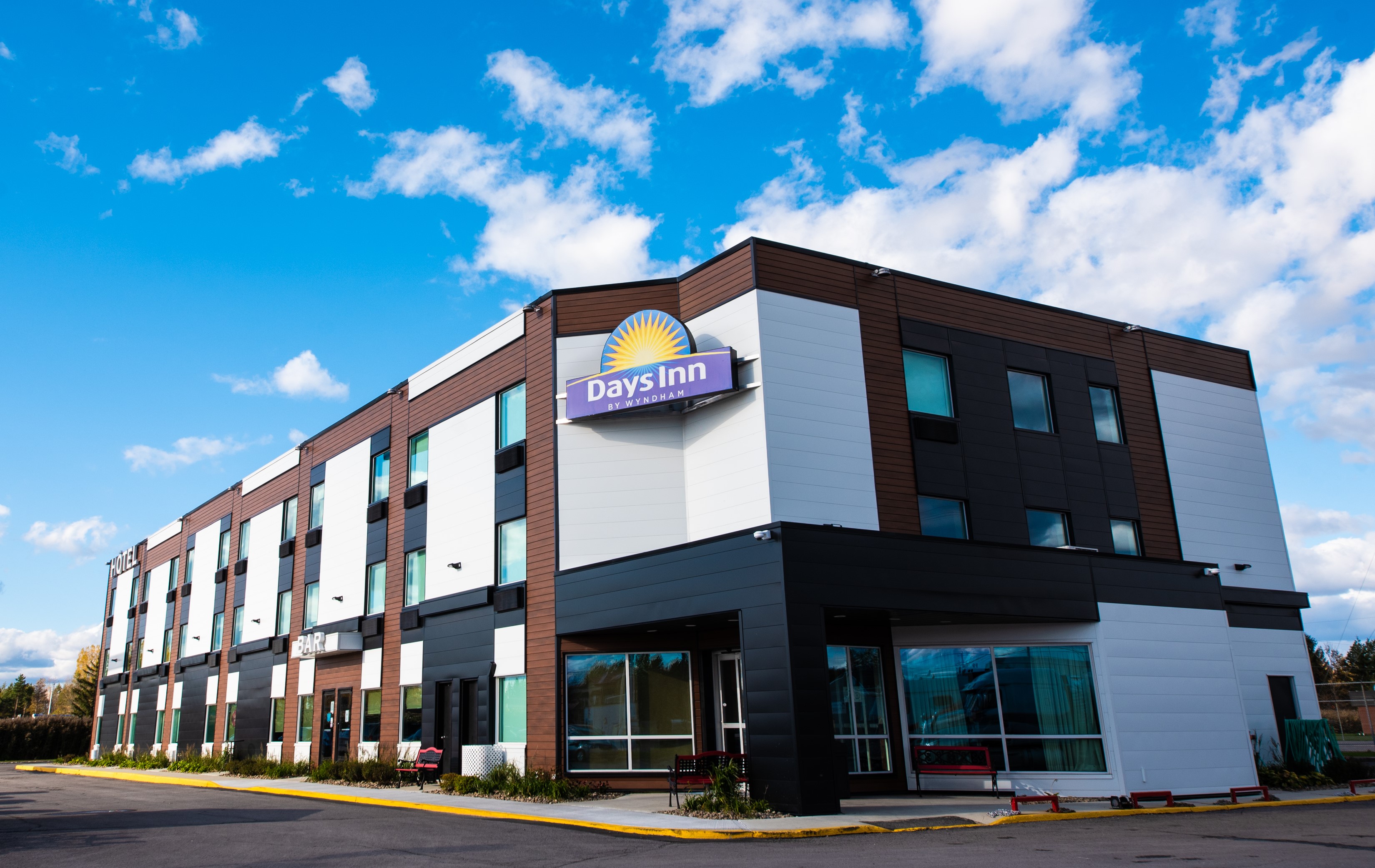 Exterior of Days Inn by Wyndham Berthierville hotel in Berthierville, Quebec