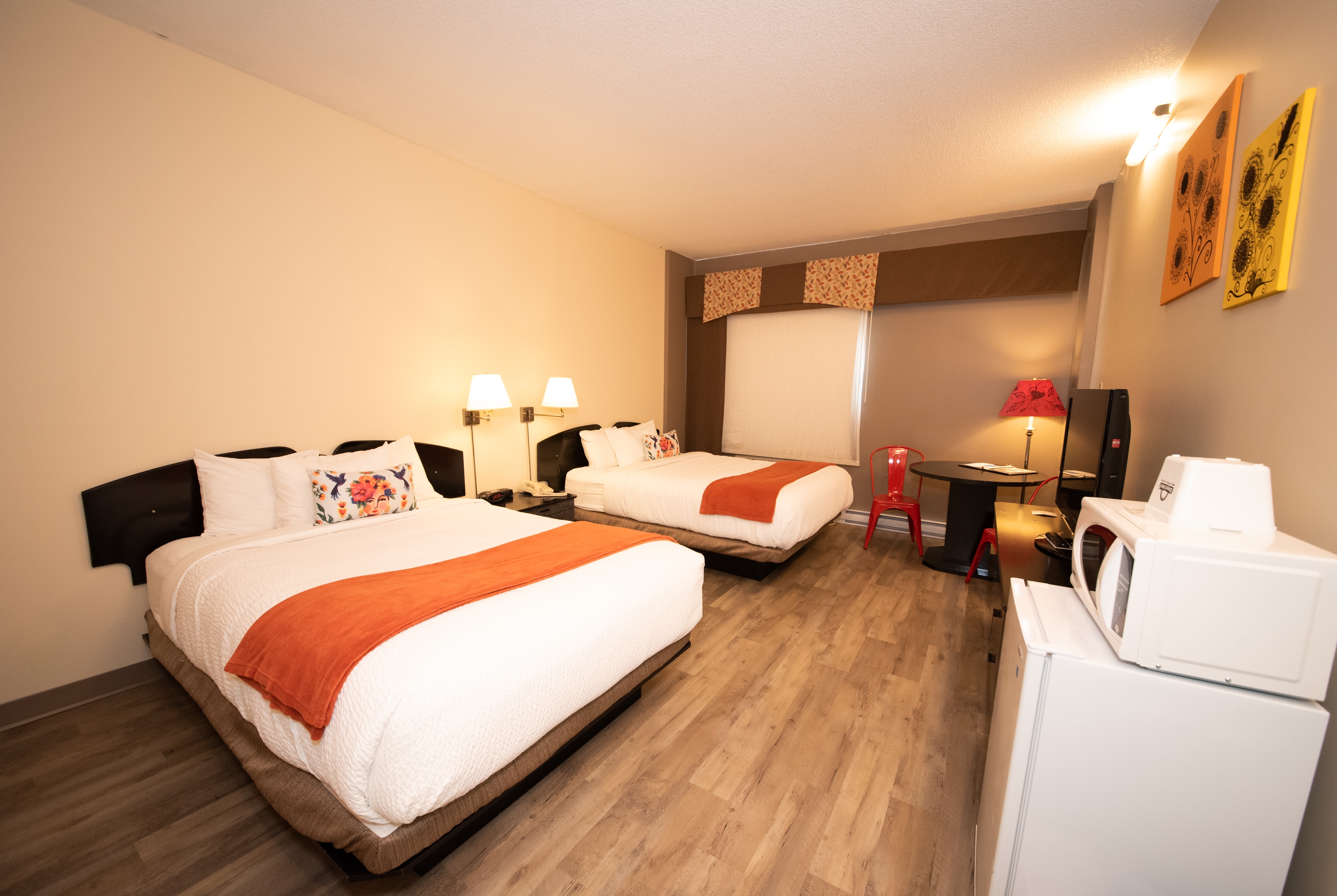 Guest room at the Days Inn by Wyndham Berthierville in Berthierville, Quebec