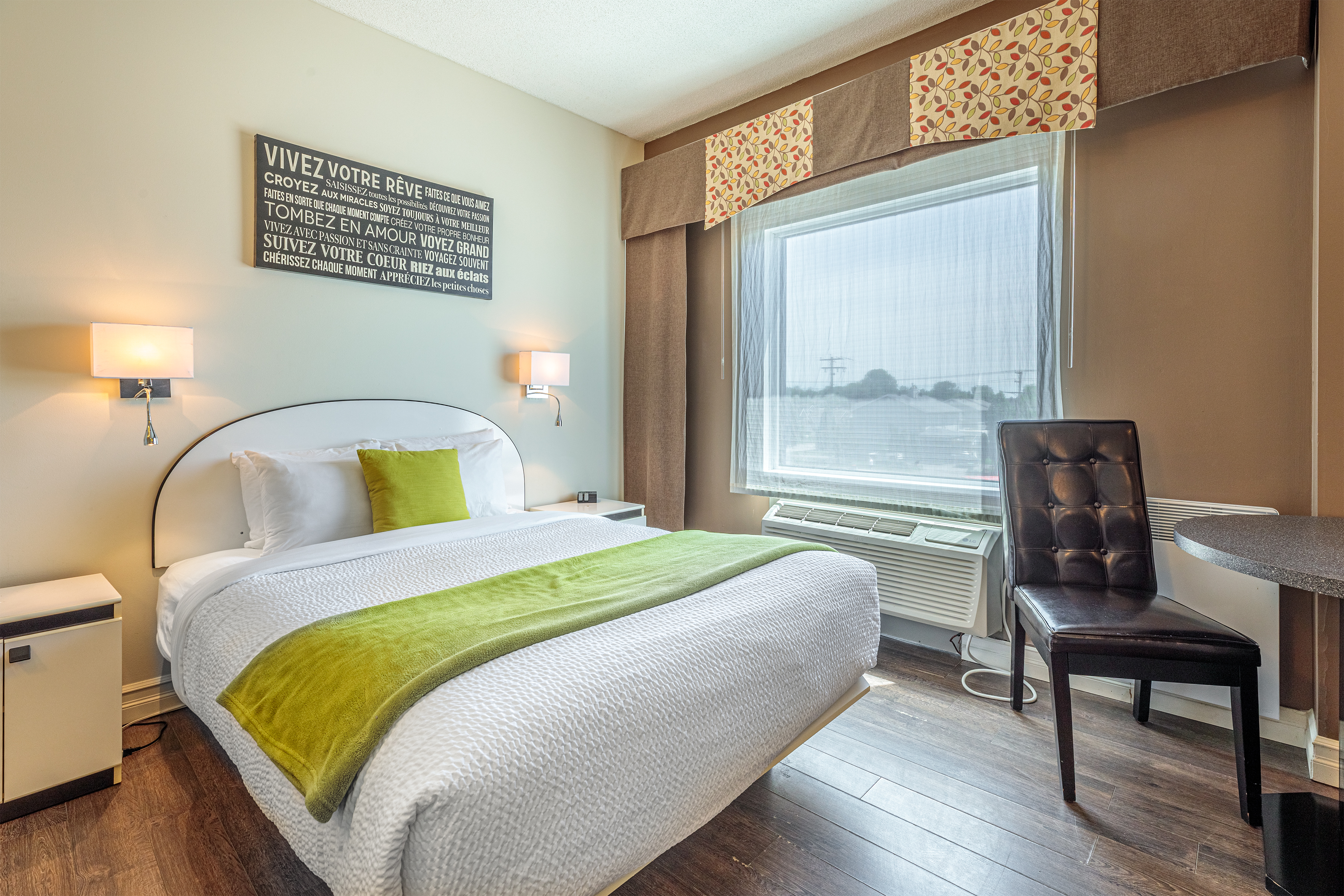 Guest room at the Days Inn by Wyndham Berthierville in Berthierville, Quebec