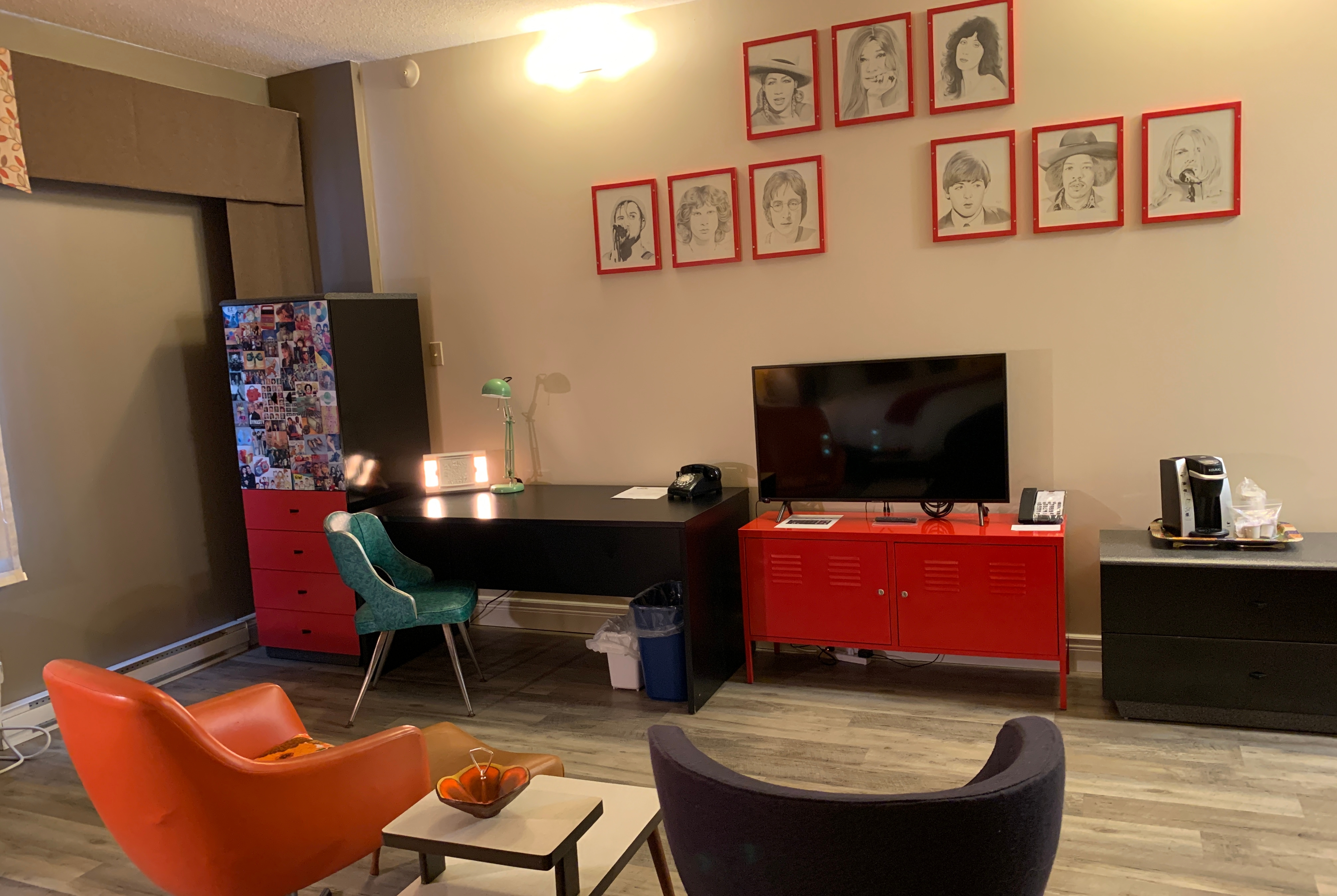 Guest room at the Days Inn by Wyndham Berthierville in Berthierville, Quebec