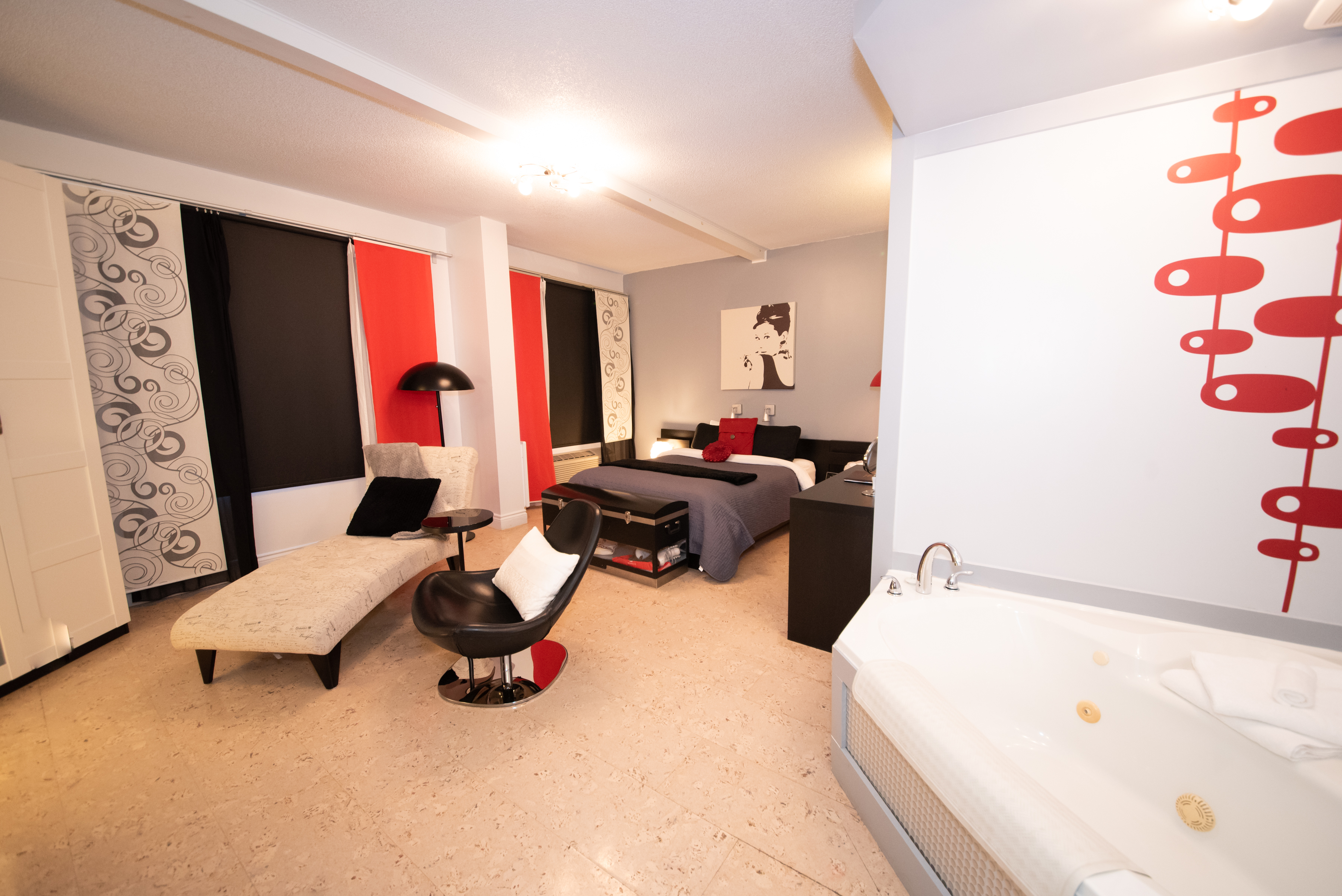 Guest room at the Days Inn by Wyndham Berthierville in Berthierville, Quebec