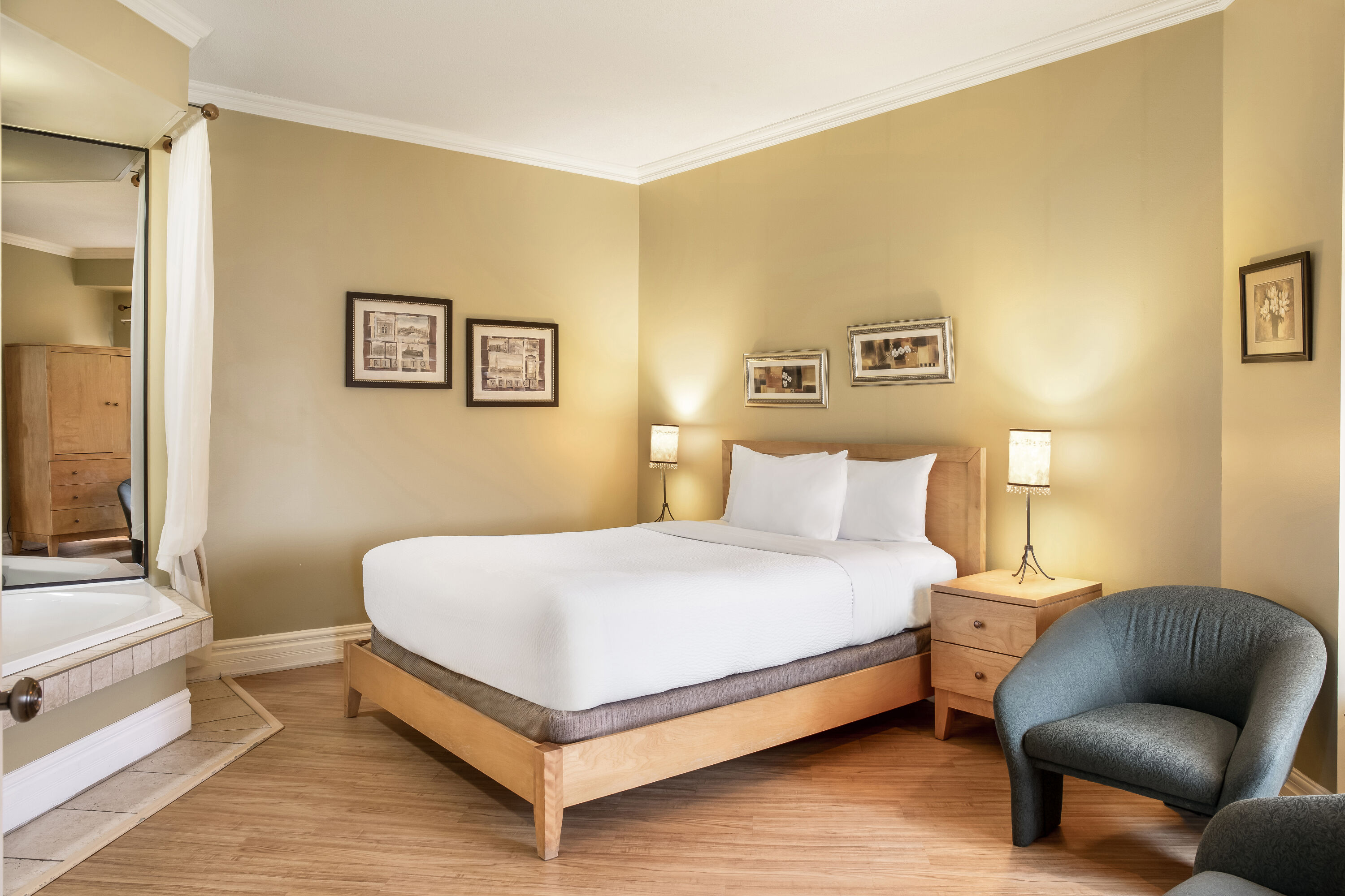 Days Inn by Wyndham Berthierville suite in Berthierville, Quebec