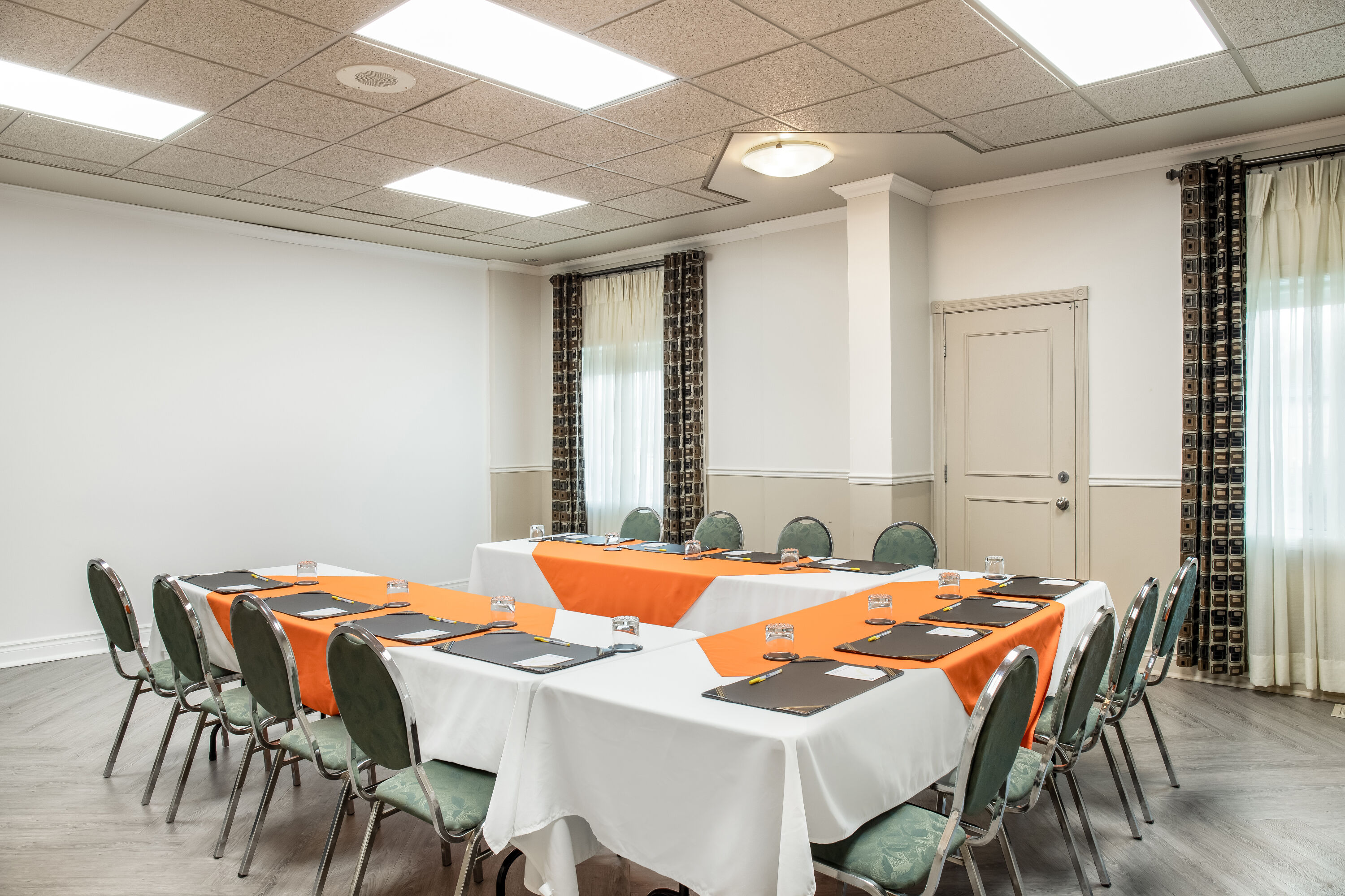 U-shape meeting room at Days Inn by Wyndham Berthierville in Berthierville, Quebec