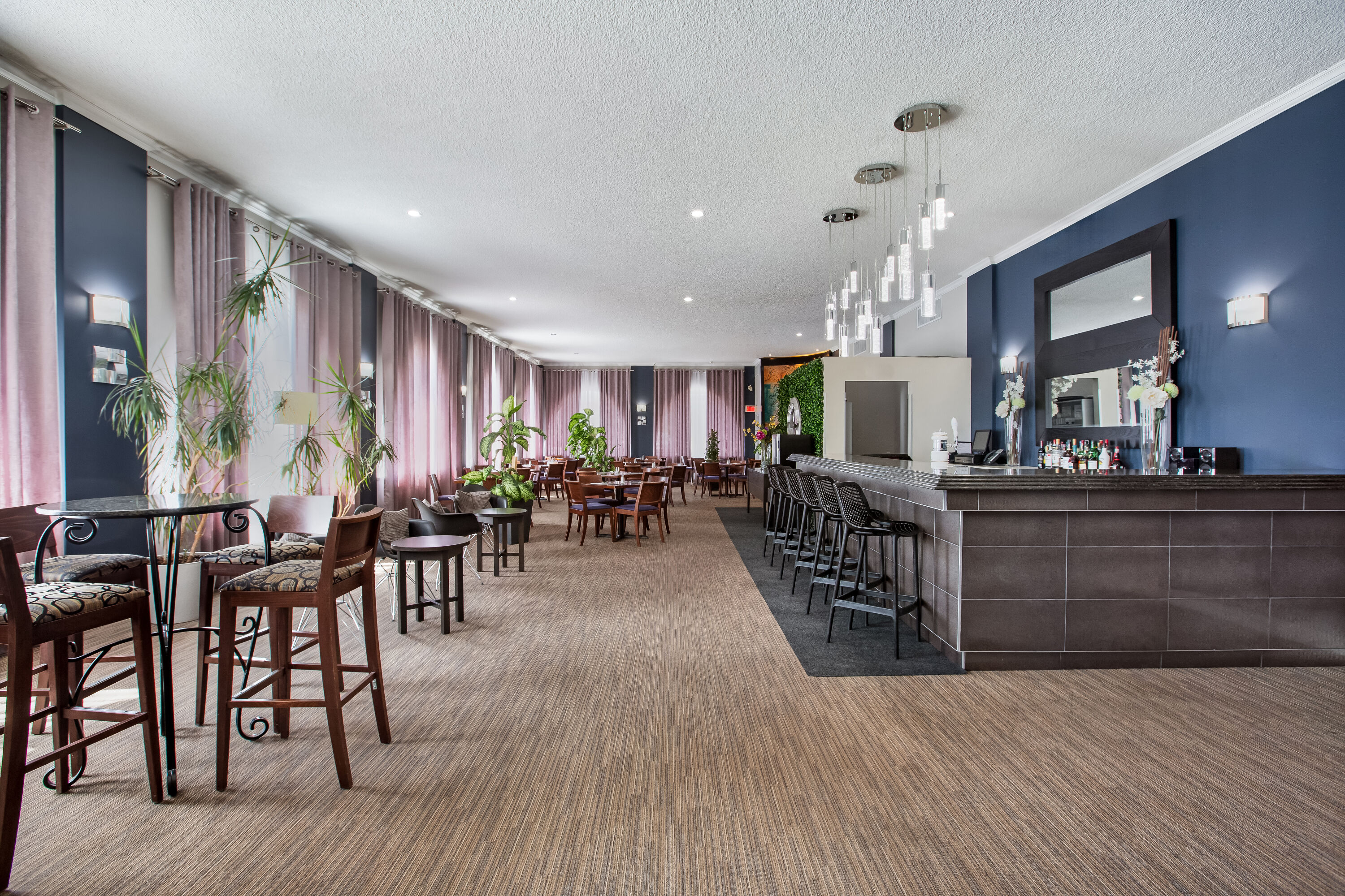 Days Inn by Wyndham Montreal Airport Conference Centre restaurant bar in Montreal, Quebec