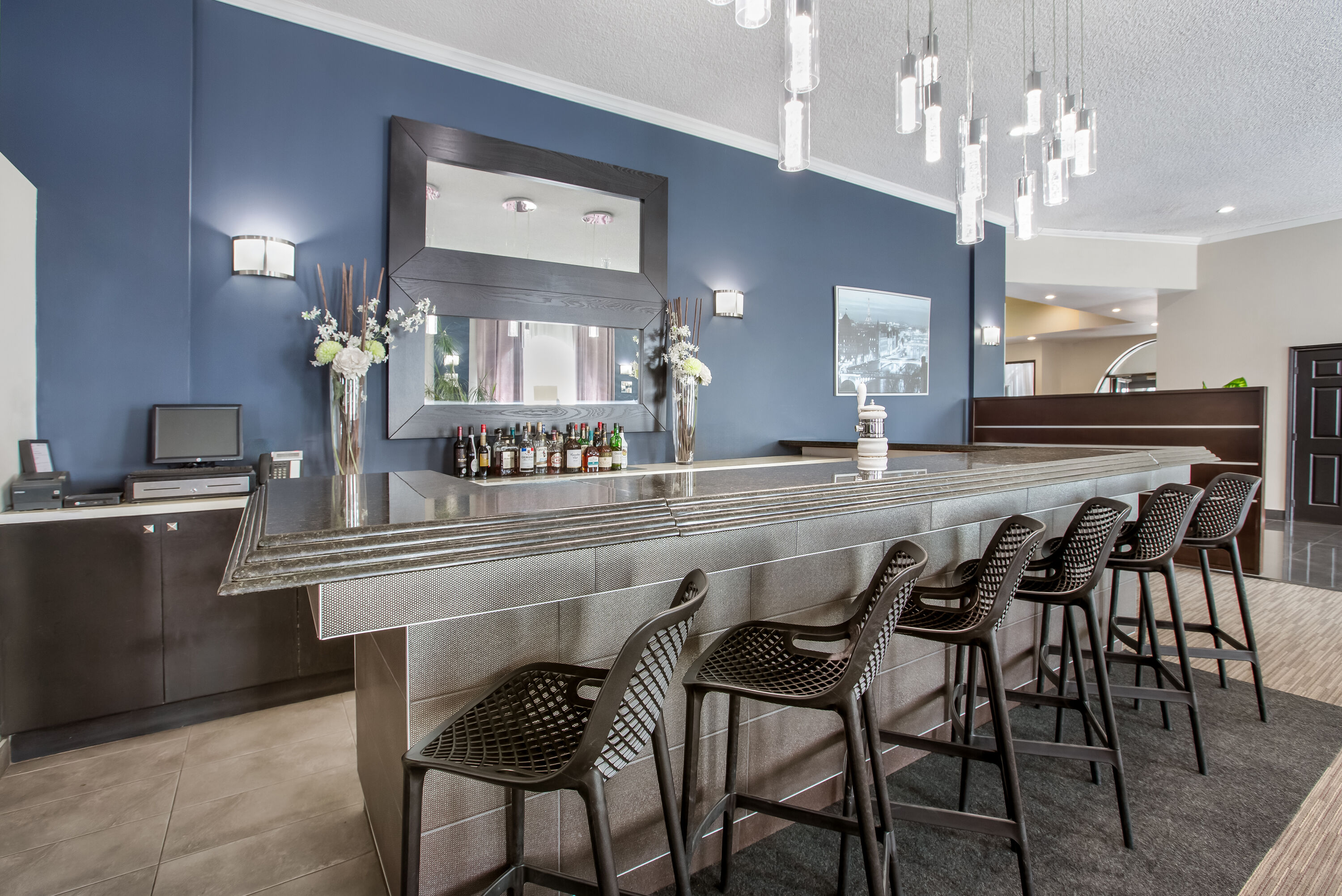 Days Inn by Wyndham Montreal Airport Conference Centre restaurant bar in Montreal, Quebec