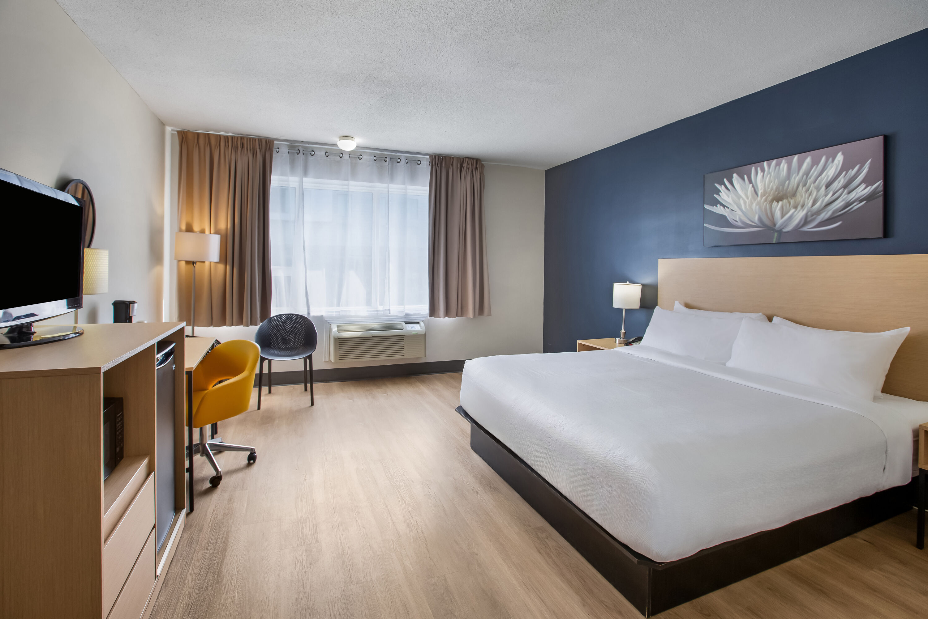 King bed guest room at the Days Inn by Wyndham Montreal Airport Conference Centre in Montreal, Quebec