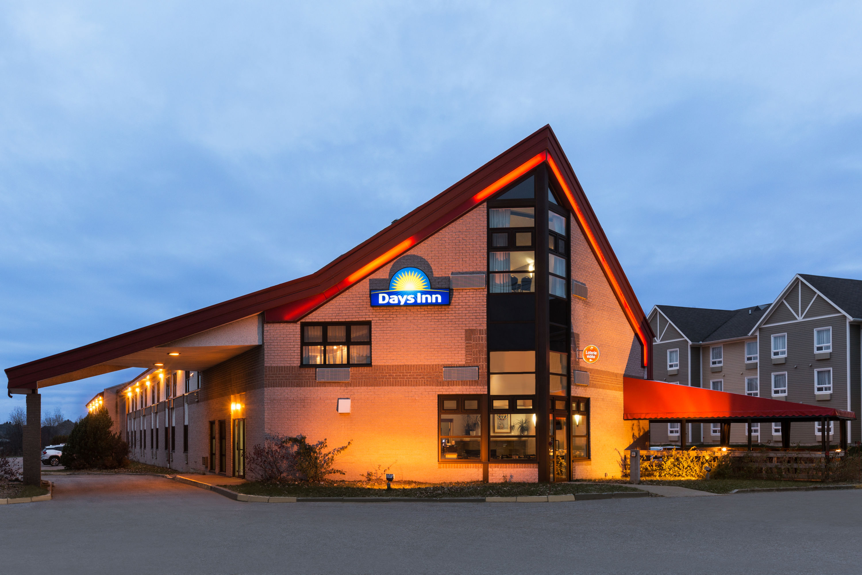 Exterior of Days Inn by Wyndham Trois-Rivieres hotel in Trois-Rivieres, Quebec