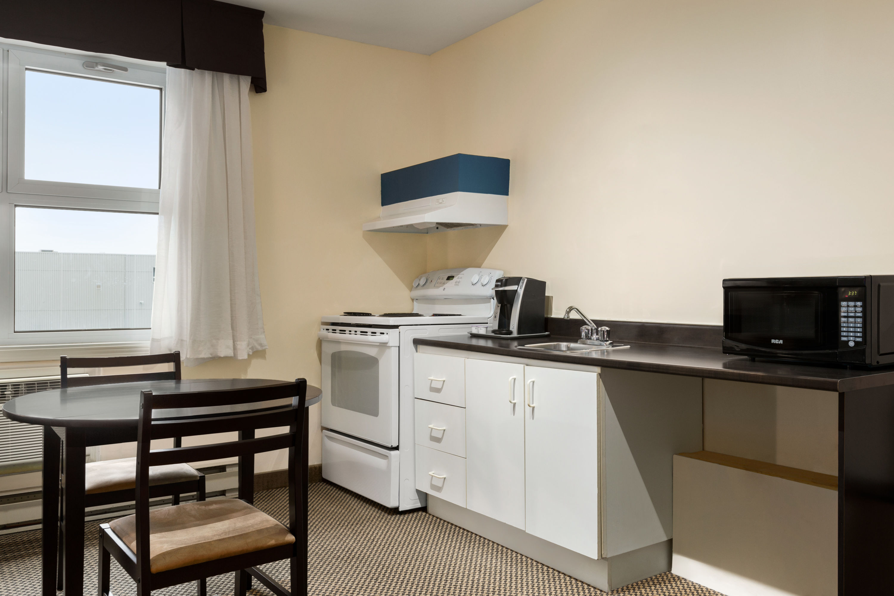 Days Inn by Wyndham Trois-Rivieres suite in Trois-Rivieres, Quebec