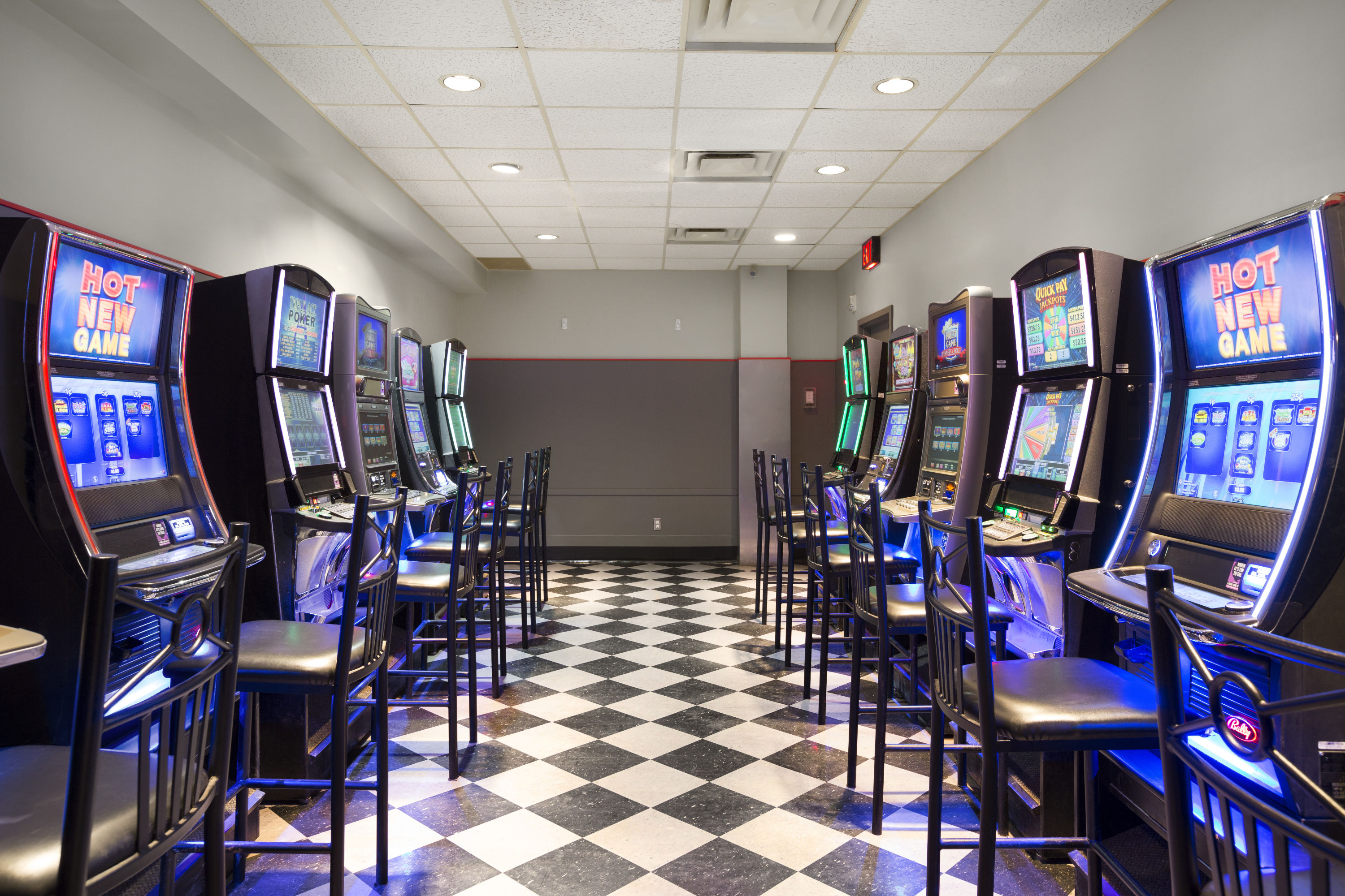 Bar at Days Inn by Wyndham Estevan in Estevan, Saskatchewan