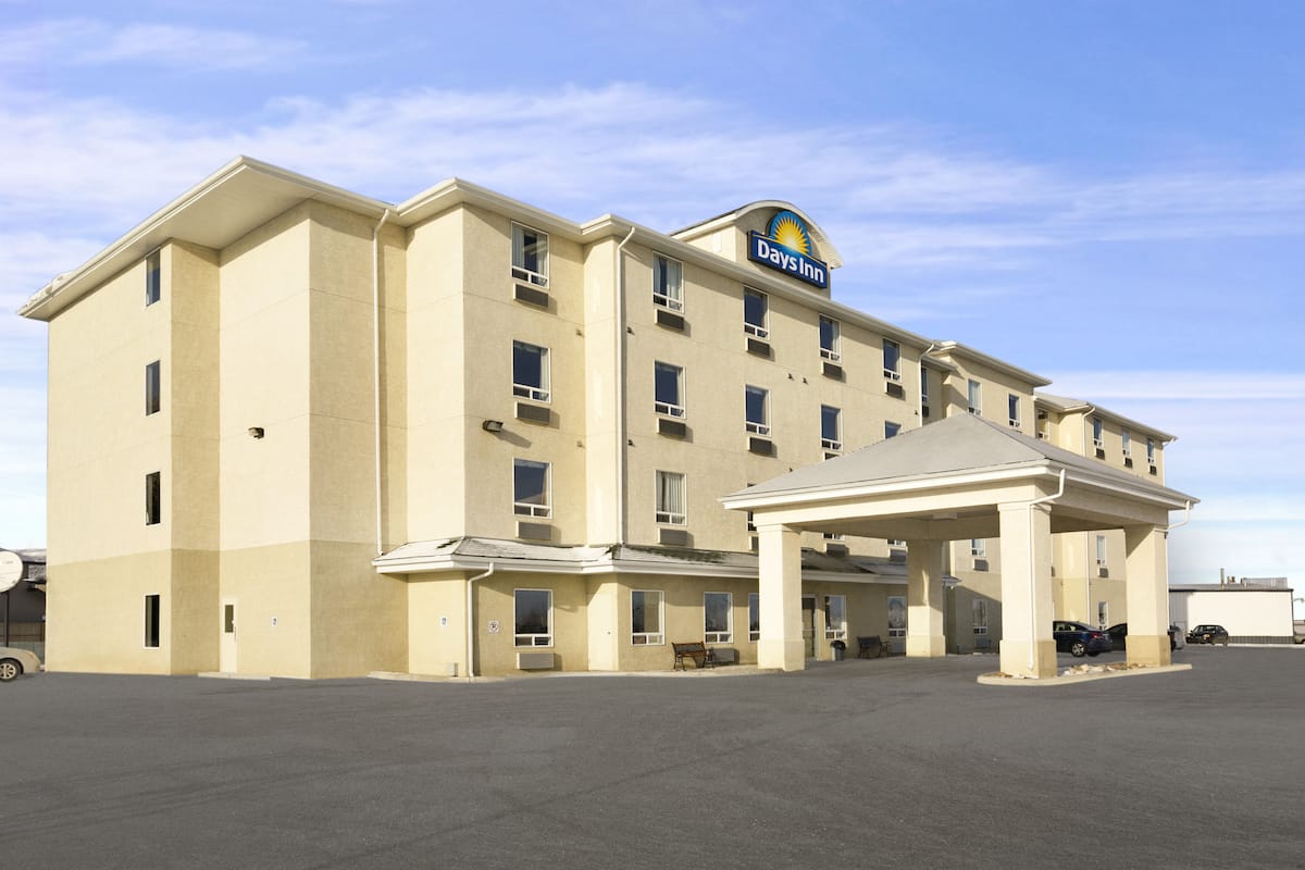 Hotelname City Hotels Sk S6j 1l4 Exterior Of Days Inn Moose Jaw Hotel In Saskatchewan