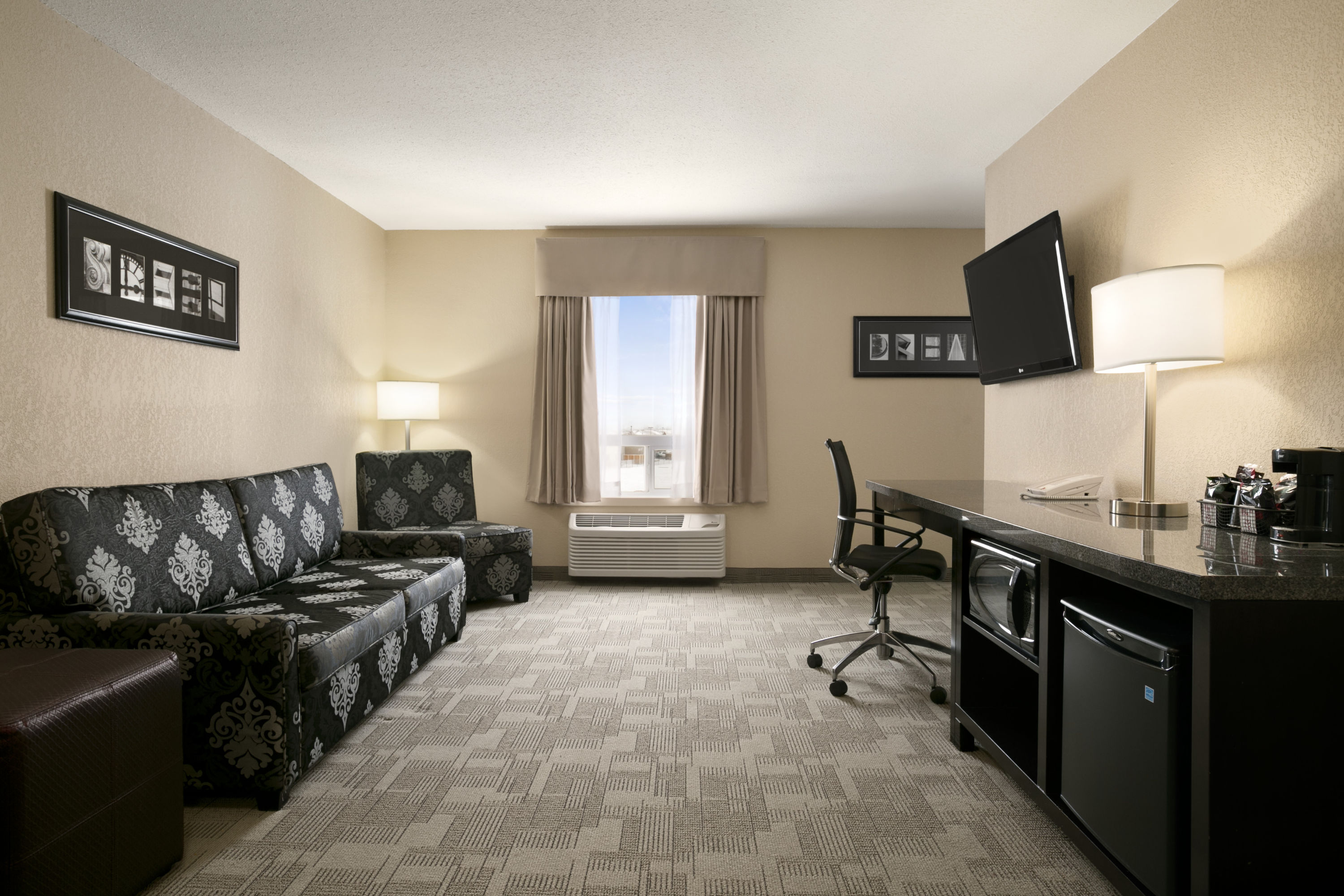 Days Inn by Wyndham Regina suite in Regina, Saskatchewan