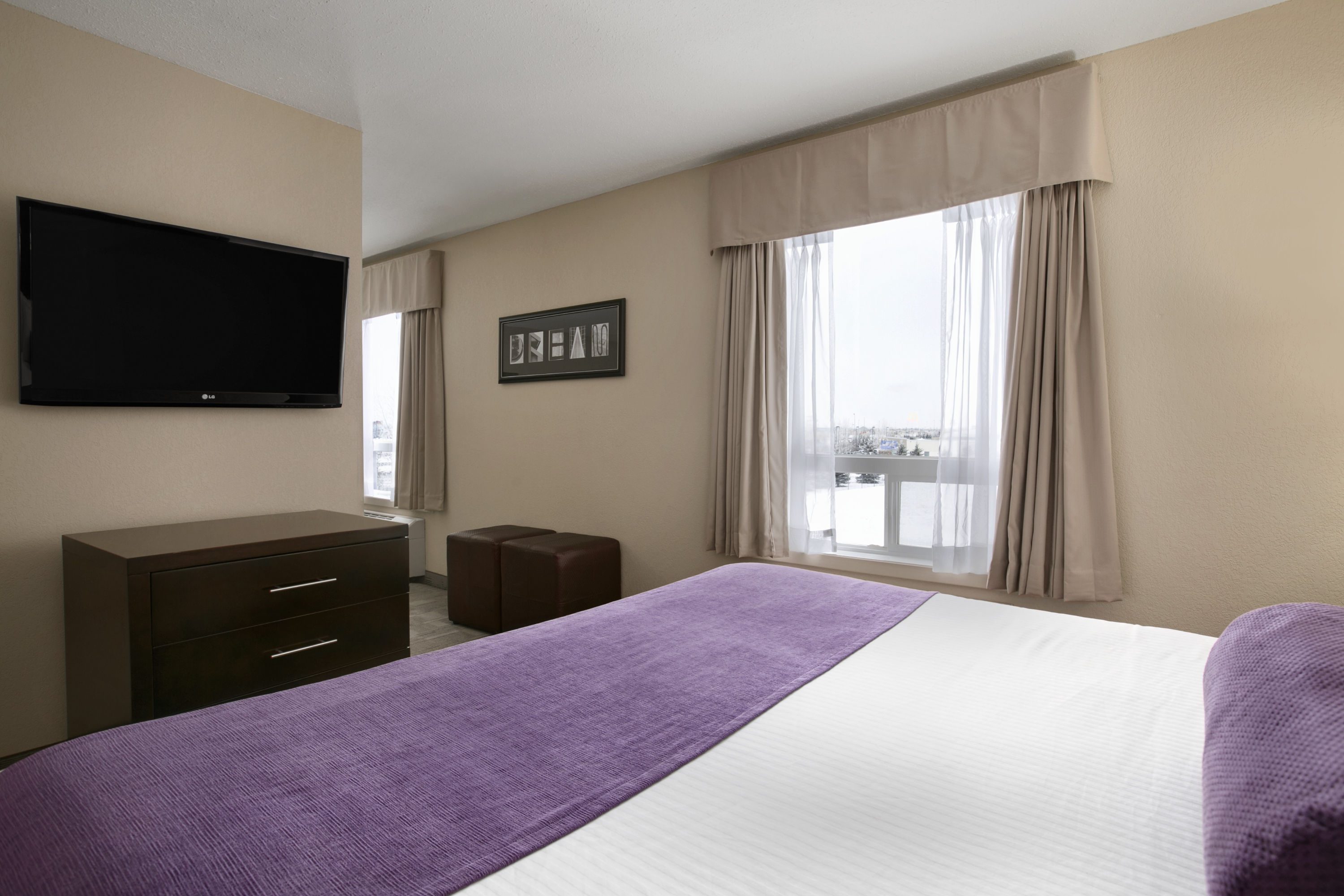 Days Inn by Wyndham Regina suite in Regina, Saskatchewan