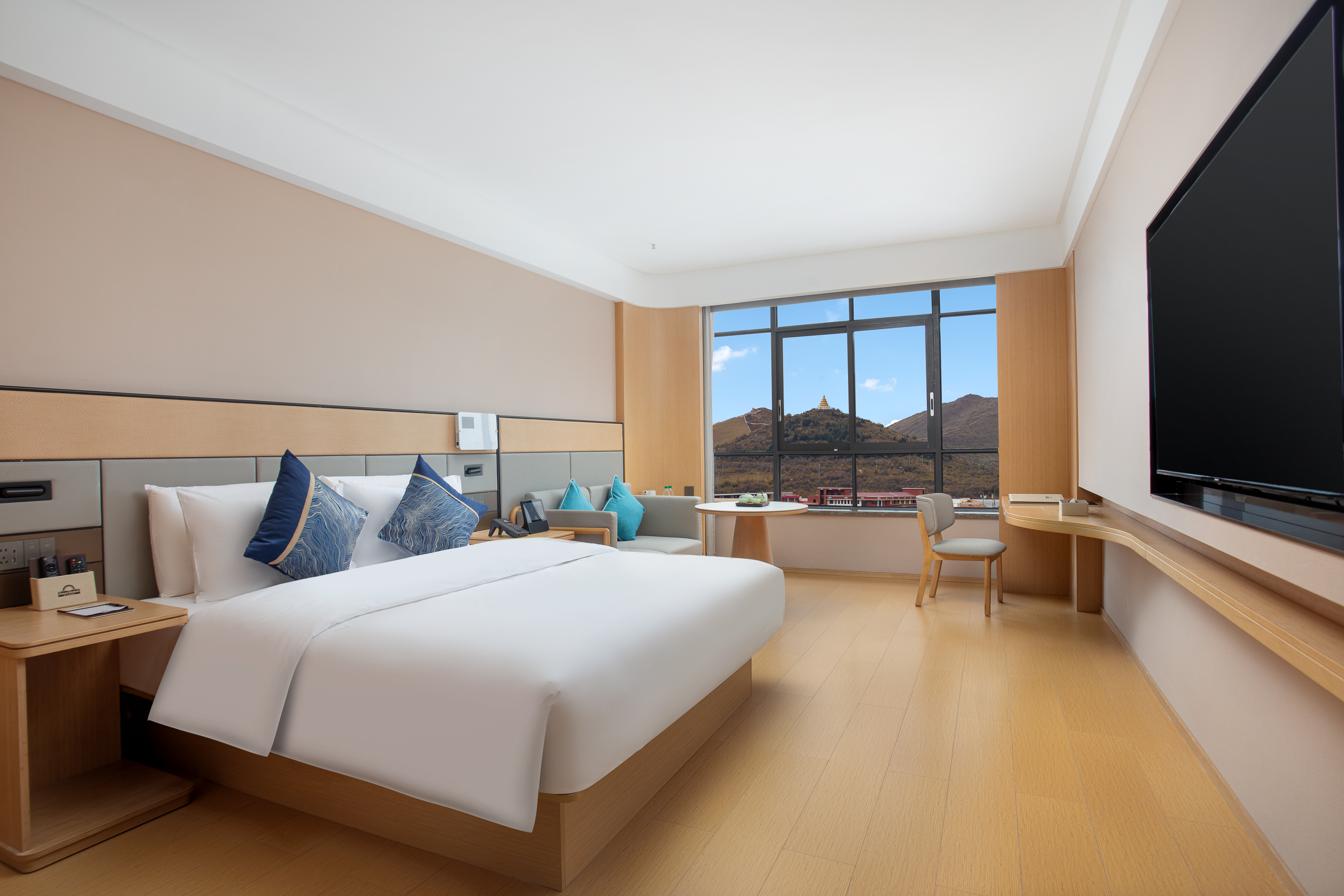 Guest room at the Days Hotel by Wyndham Aba Hongyuan in Aba Autonomous Prefecture, Other than US/Canada