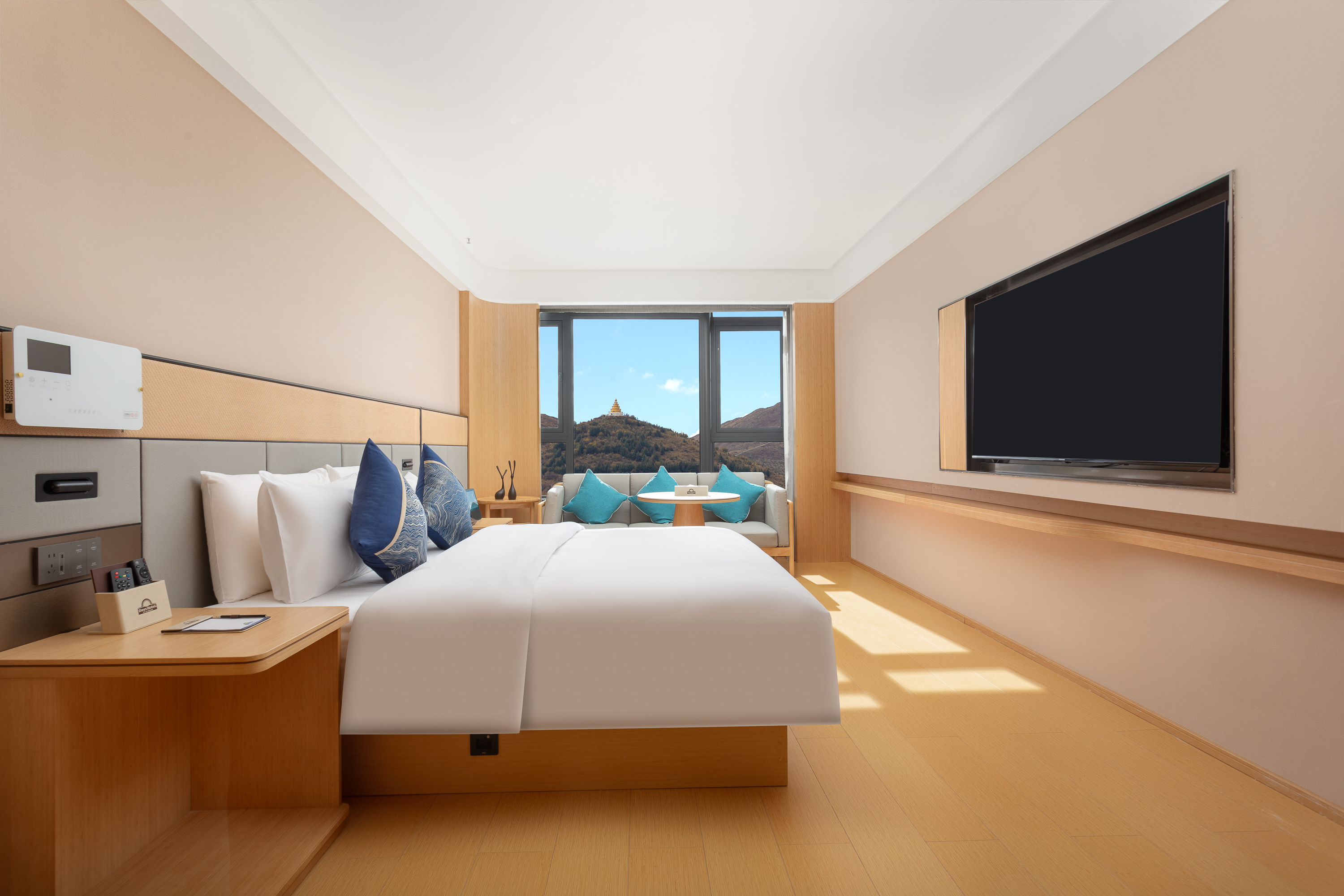 Guest room at the Days Hotel by Wyndham Aba Hongyuan in Aba Autonomous Prefecture, Other than US/Canada