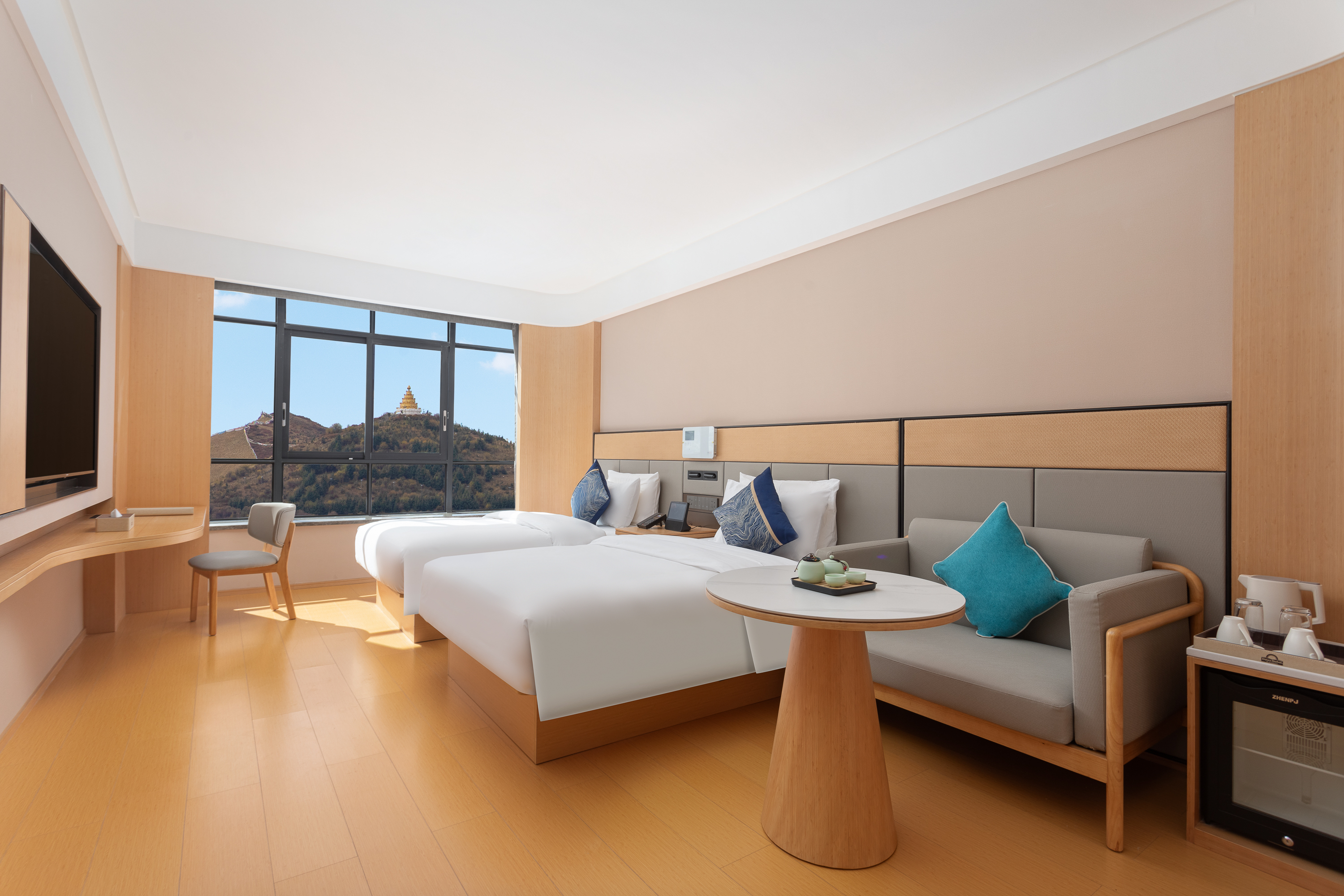 Guest room at the Days Hotel by Wyndham Aba Hongyuan in Aba Autonomous Prefecture, Other than US/Canada