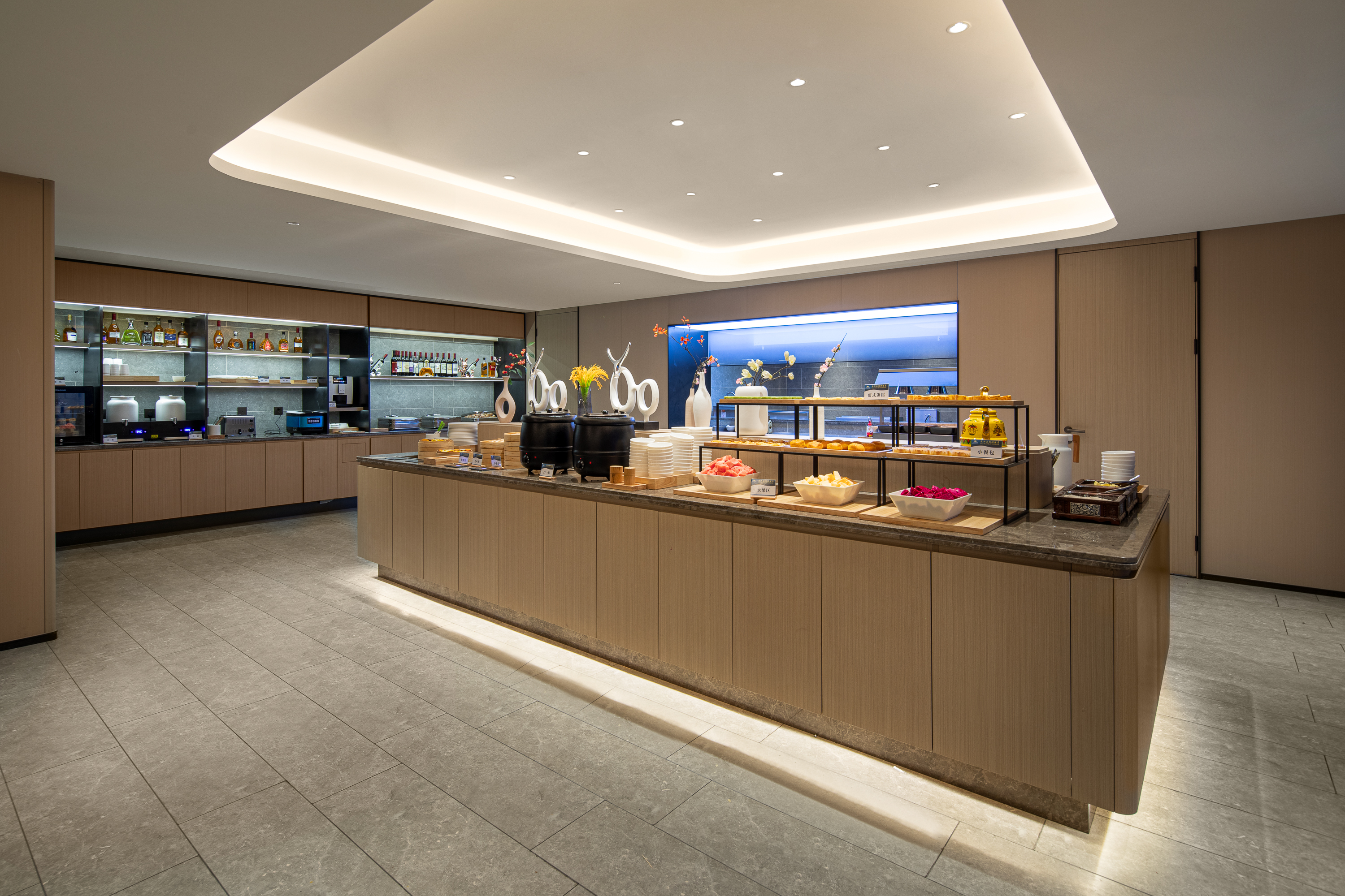 Days Hotel by Wyndham Aba Hongyuan restaurant breakfast area with seating in Aba Autonomous Prefecture, Other than US/Canada