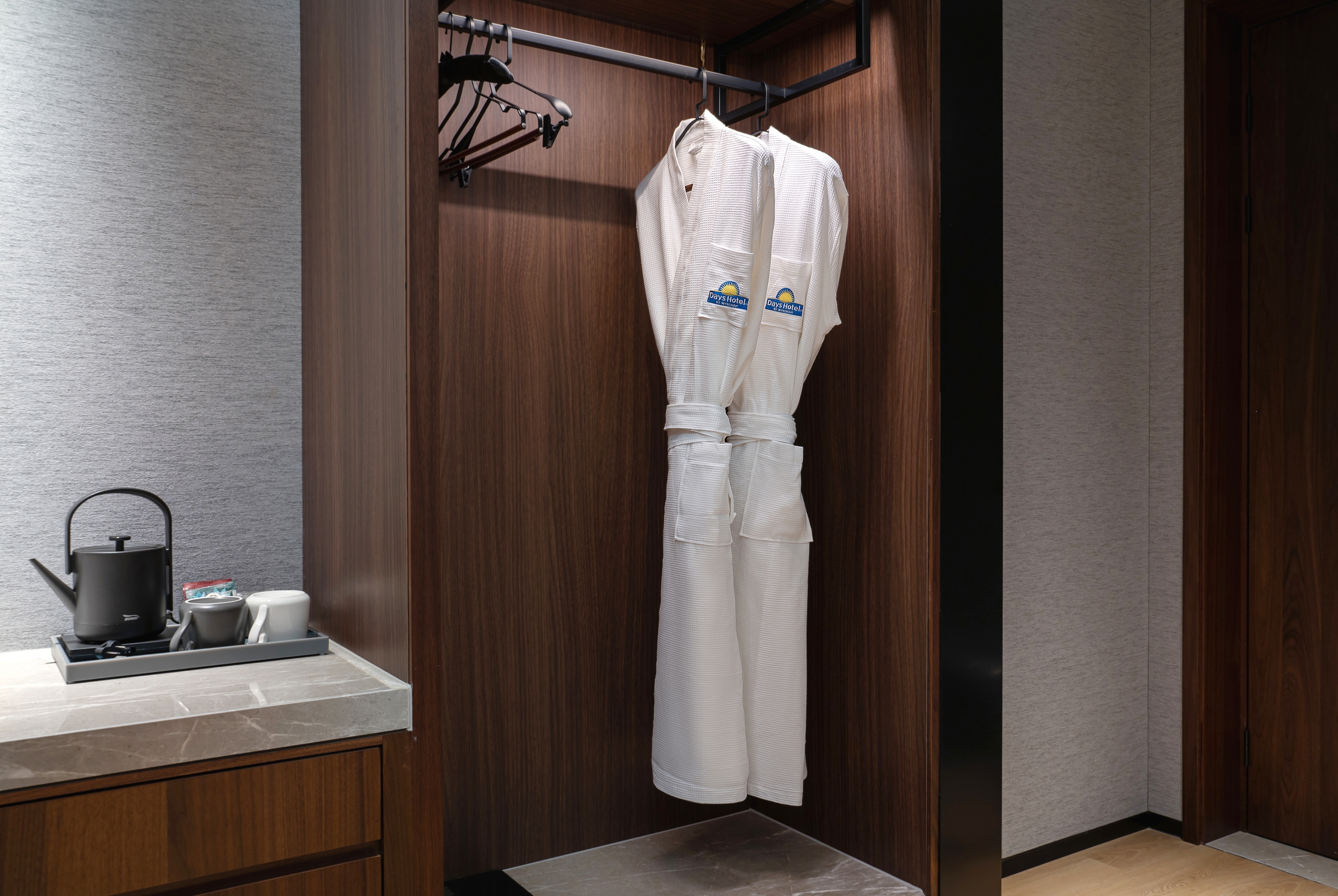Days Hotel by Wyndham Changsha East suite in Changsha, Other than US/Canada