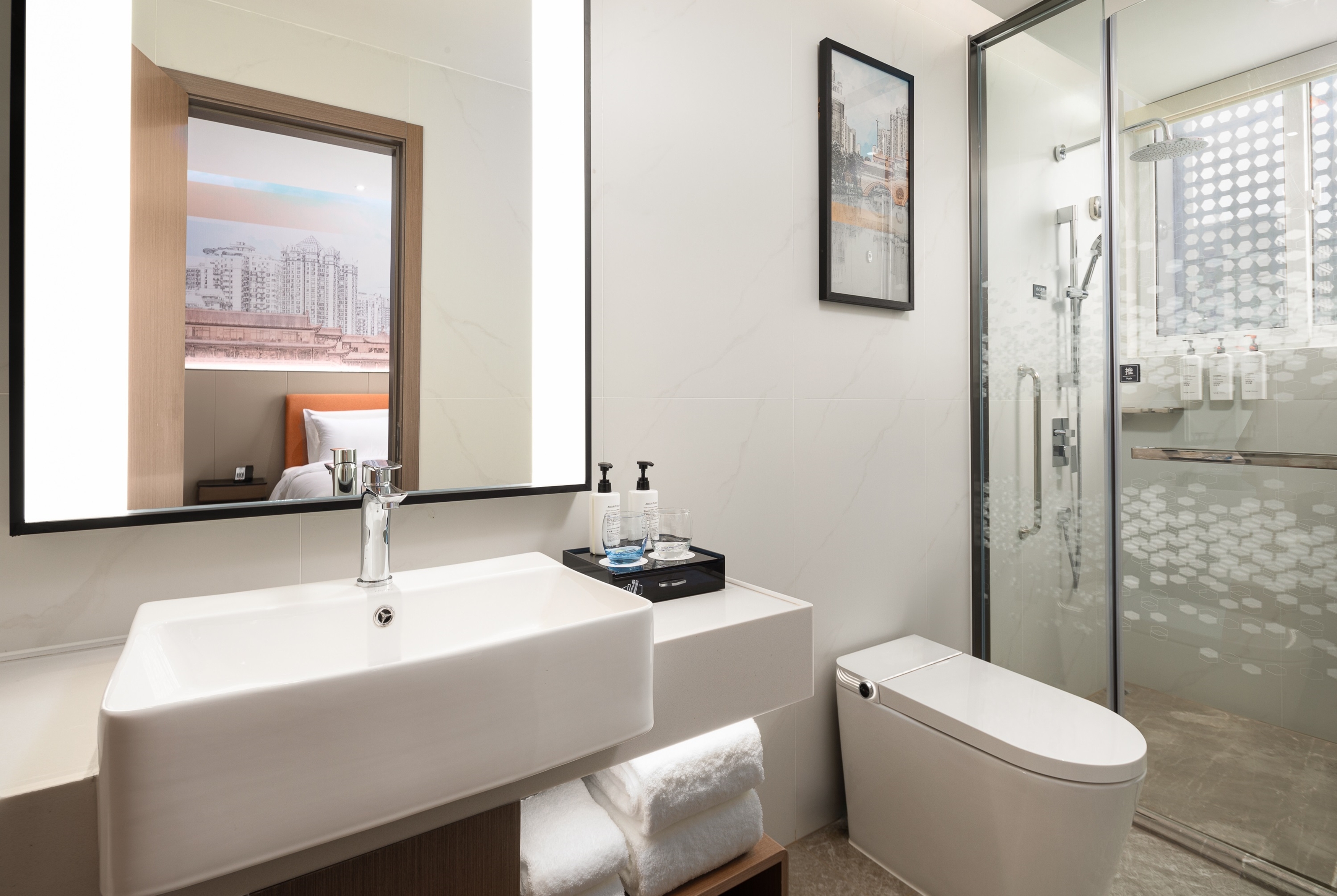 Guest room bath at the Days Hotel by Wyndham Chengdu Wenjiang in Chengdu, Other than US/Canada