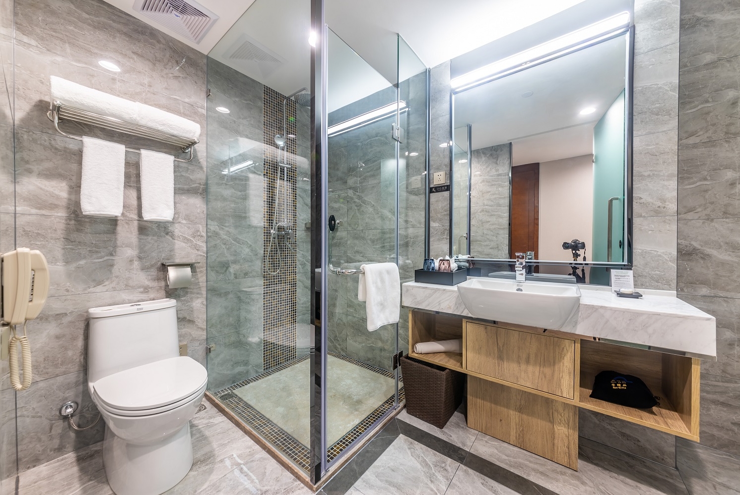 Guest room at the Days Hotel By Wyndham Chongqing Keyuan in Chongqing, Other than US/Canada