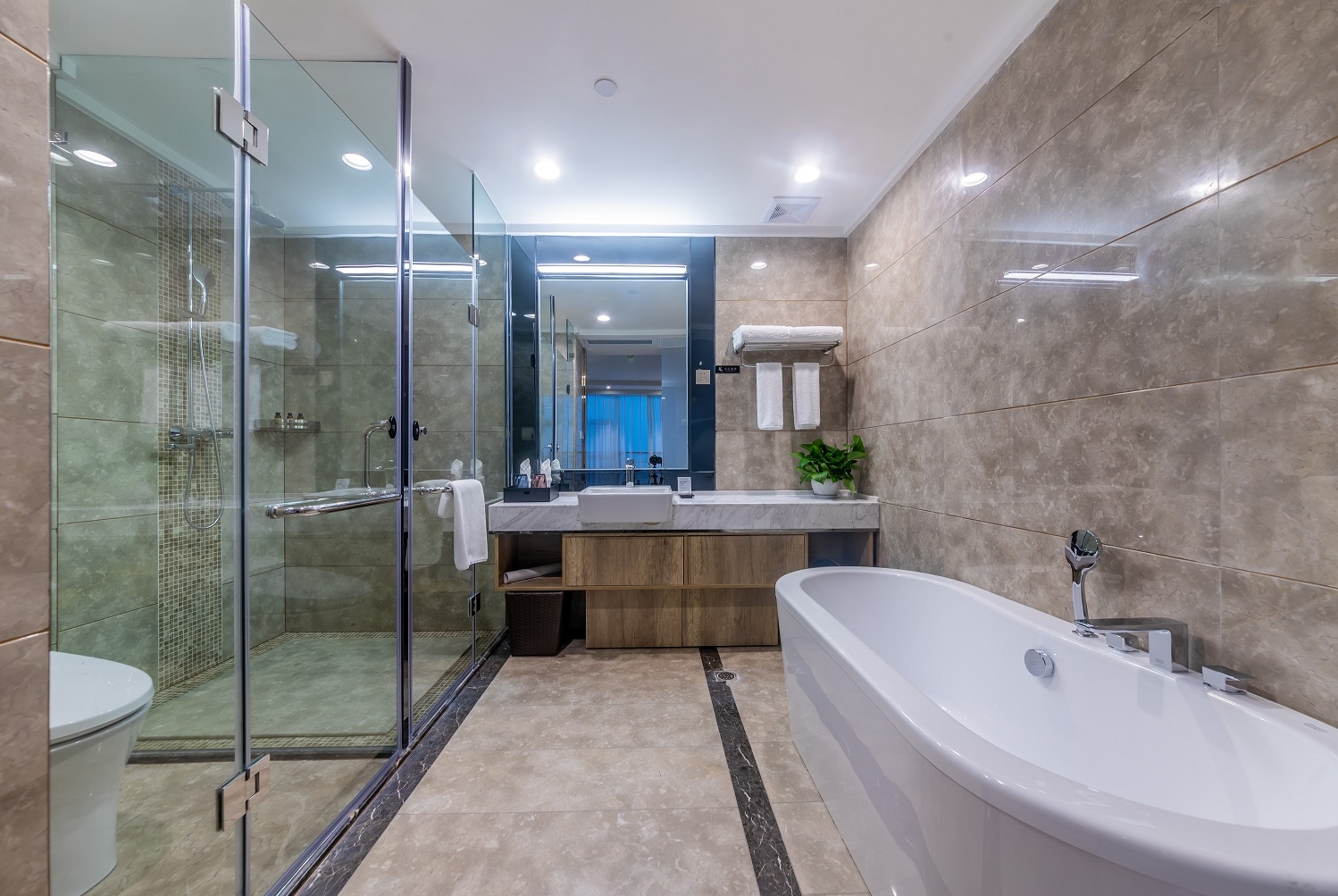 Guest room at the Days Hotel By Wyndham Chongqing Keyuan in Chongqing, Other than US/Canada