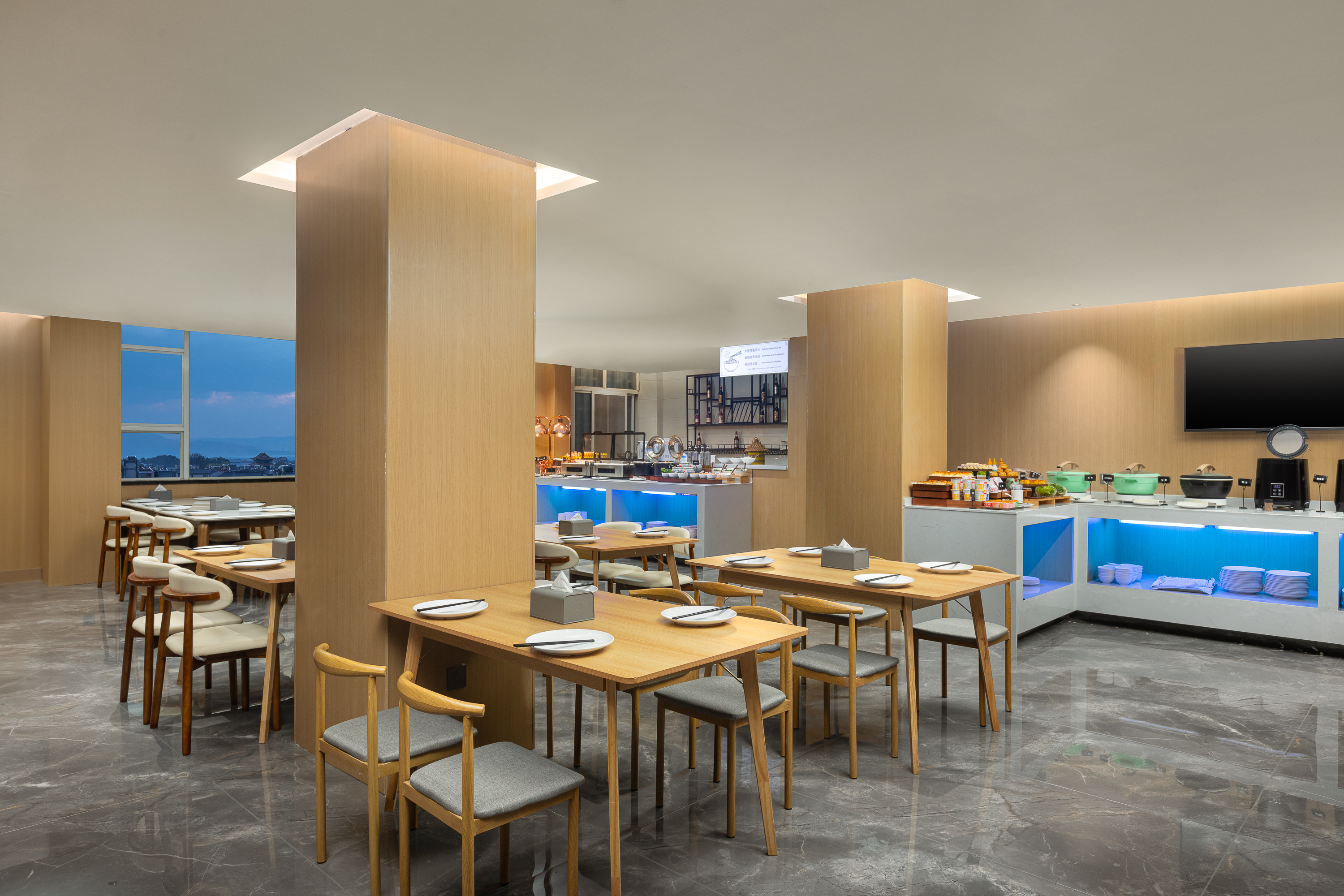 Days Inn by Wyndham Dali Ancient City restaurant breakfast area with seating in Dali, Other than US/Canada