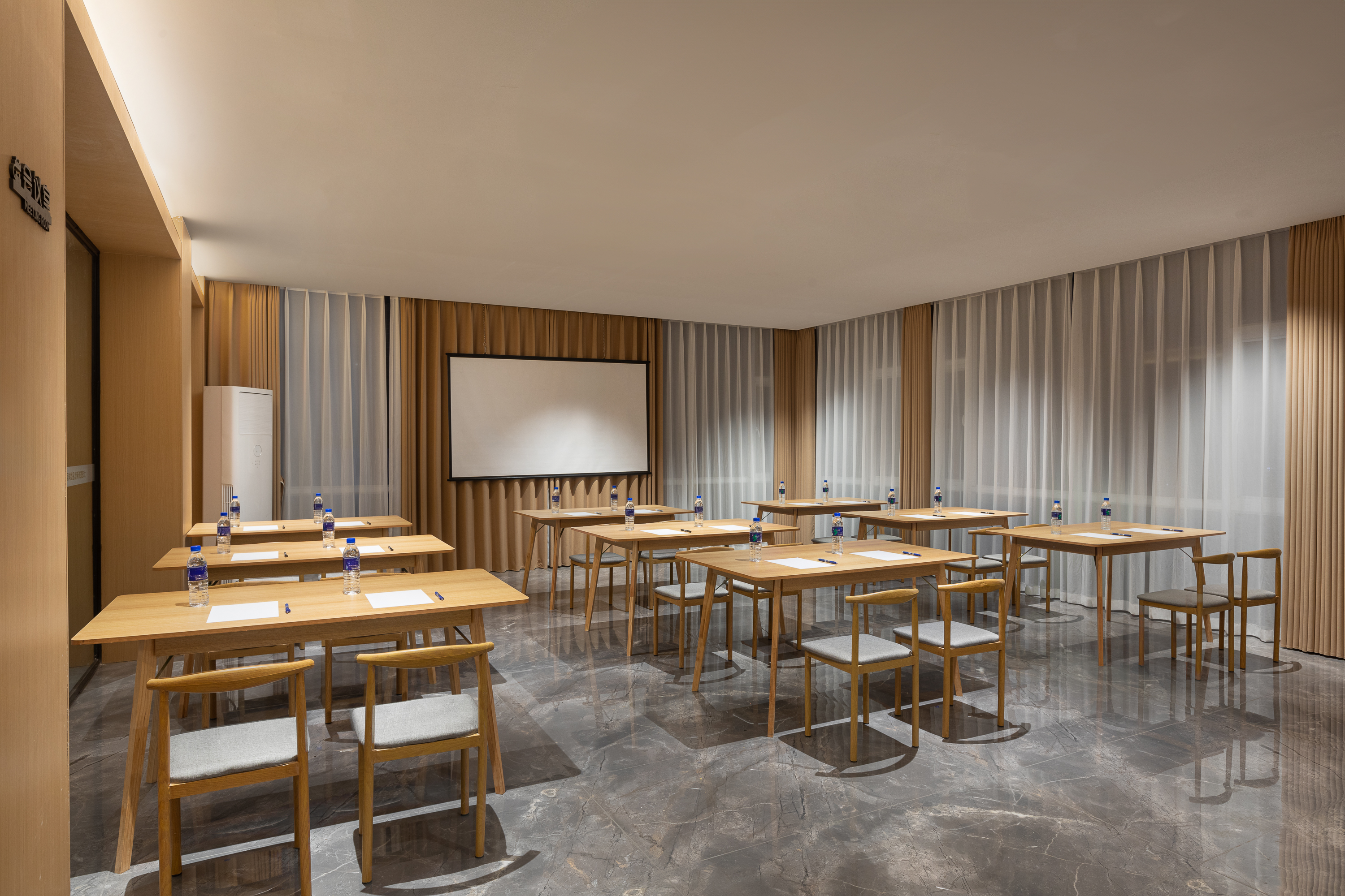 Meeting room at Days Inn by Wyndham Dali Ancient City in Dali, Other than US/Canada