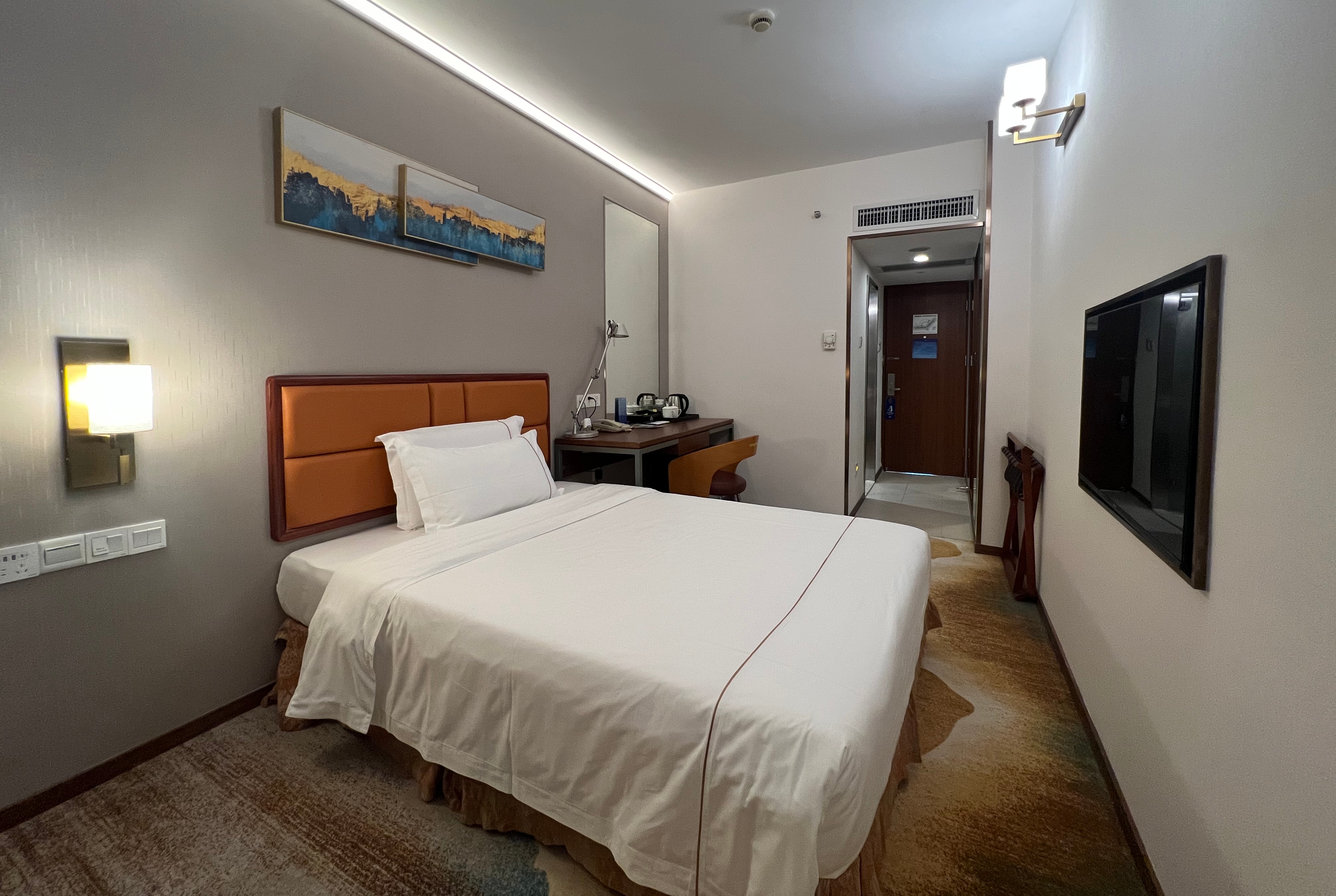 Guest room at the Days Inn by Wyndham Guangzhou in Guangzhou, Other than US/Canada