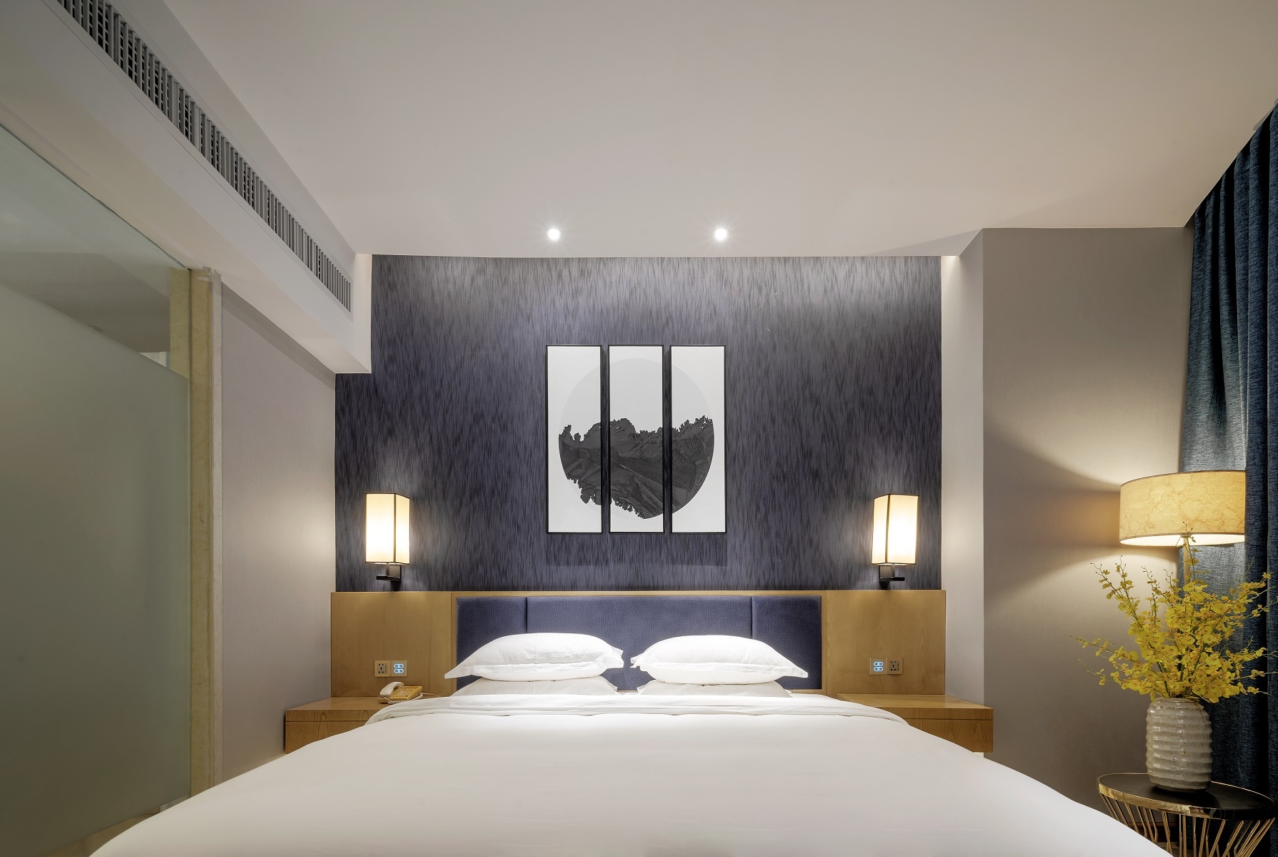 Guest room at the Days Hotel by Wyndham Guangzhou Hantian in Guangzhou, Other than US/Canada