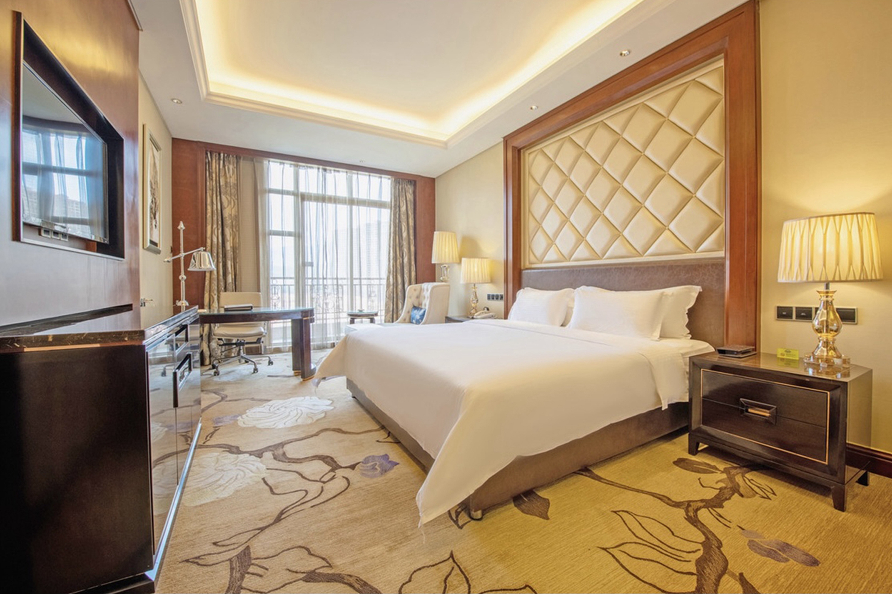Guest room at the Days Hotel by Wyndham Logan City Huizhou in Huizhou, Other than US/Canada