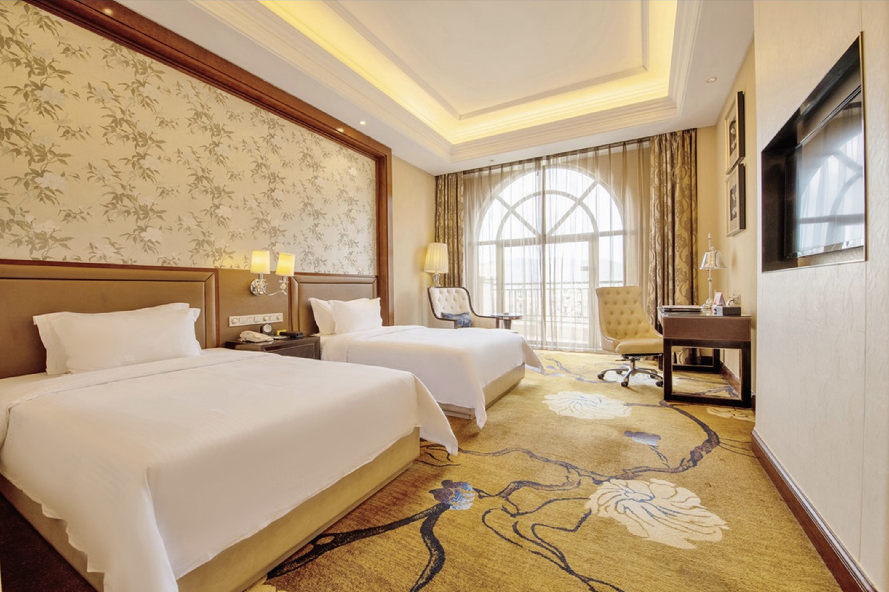 Guest room at the Days Hotel by Wyndham Logan City Huizhou in Huizhou, Other than US/Canada
