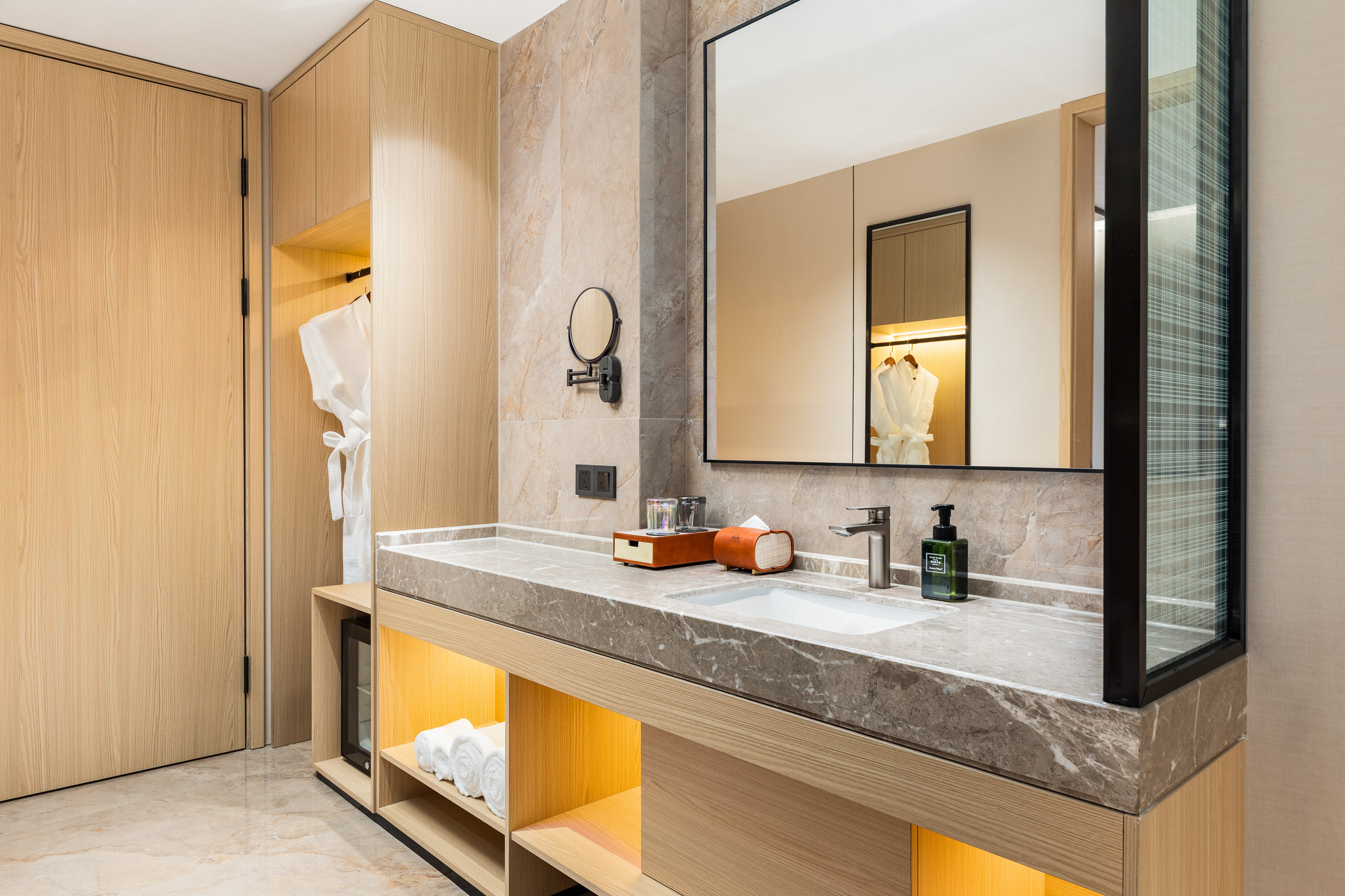 Guest room bath at the Days Hotel by Wyndham Huzhou Anji in Huzhou, Other than US/Canada