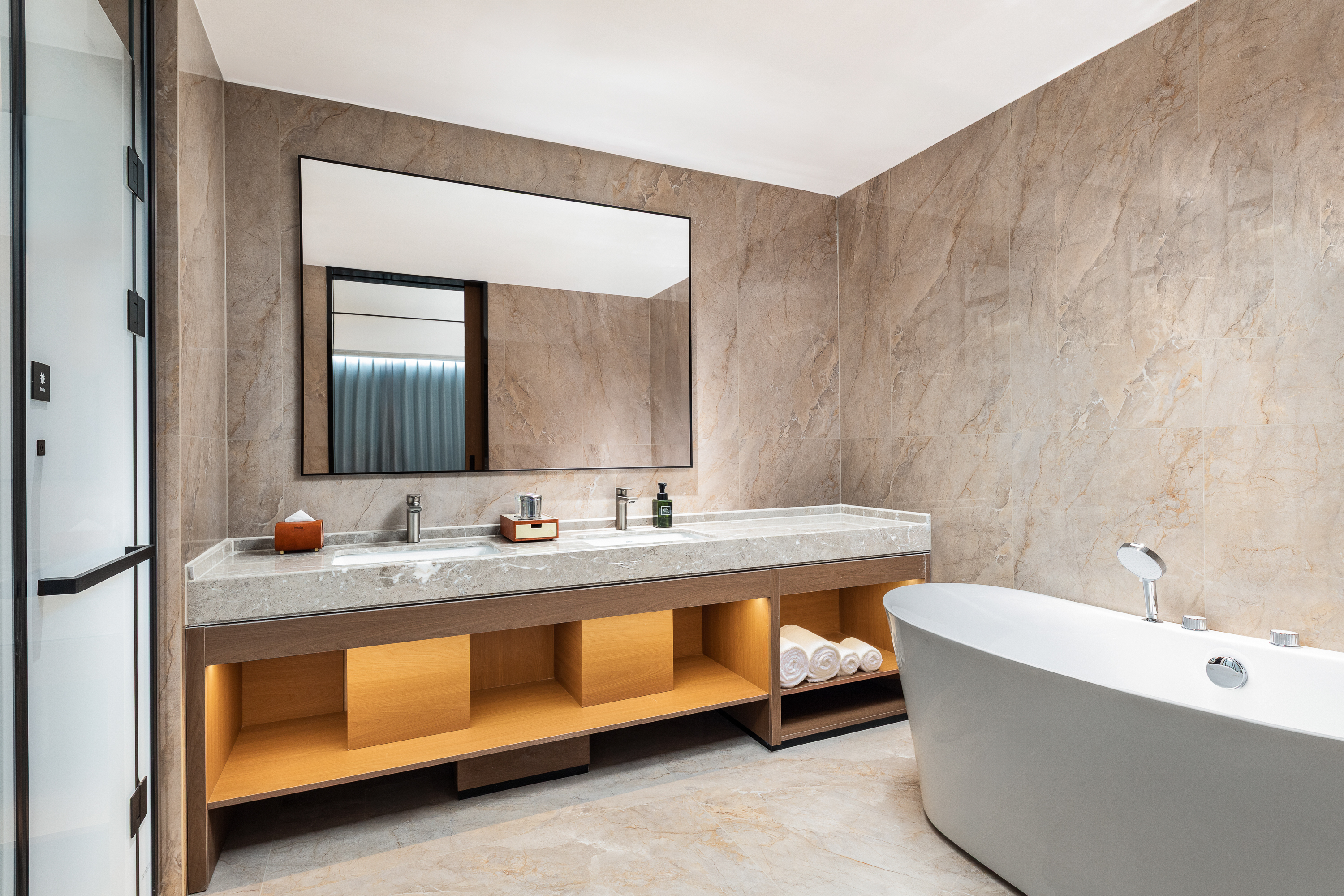 Guest room bath at the Days Hotel by Wyndham Huzhou Anji in Huzhou, Other than US/Canada