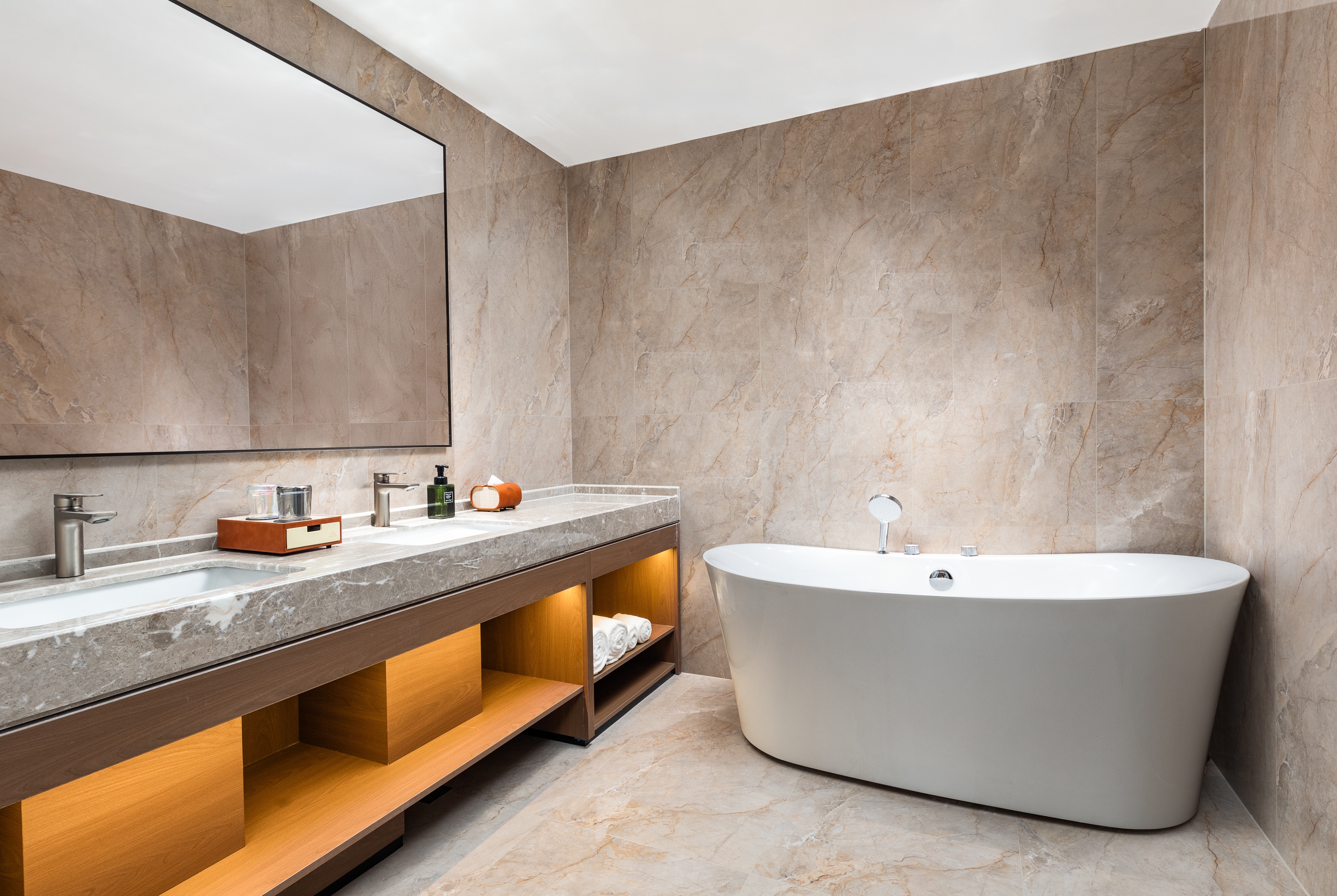 Guest room bath at the Days Hotel by Wyndham Huzhou Anji in Huzhou, Other than US/Canada