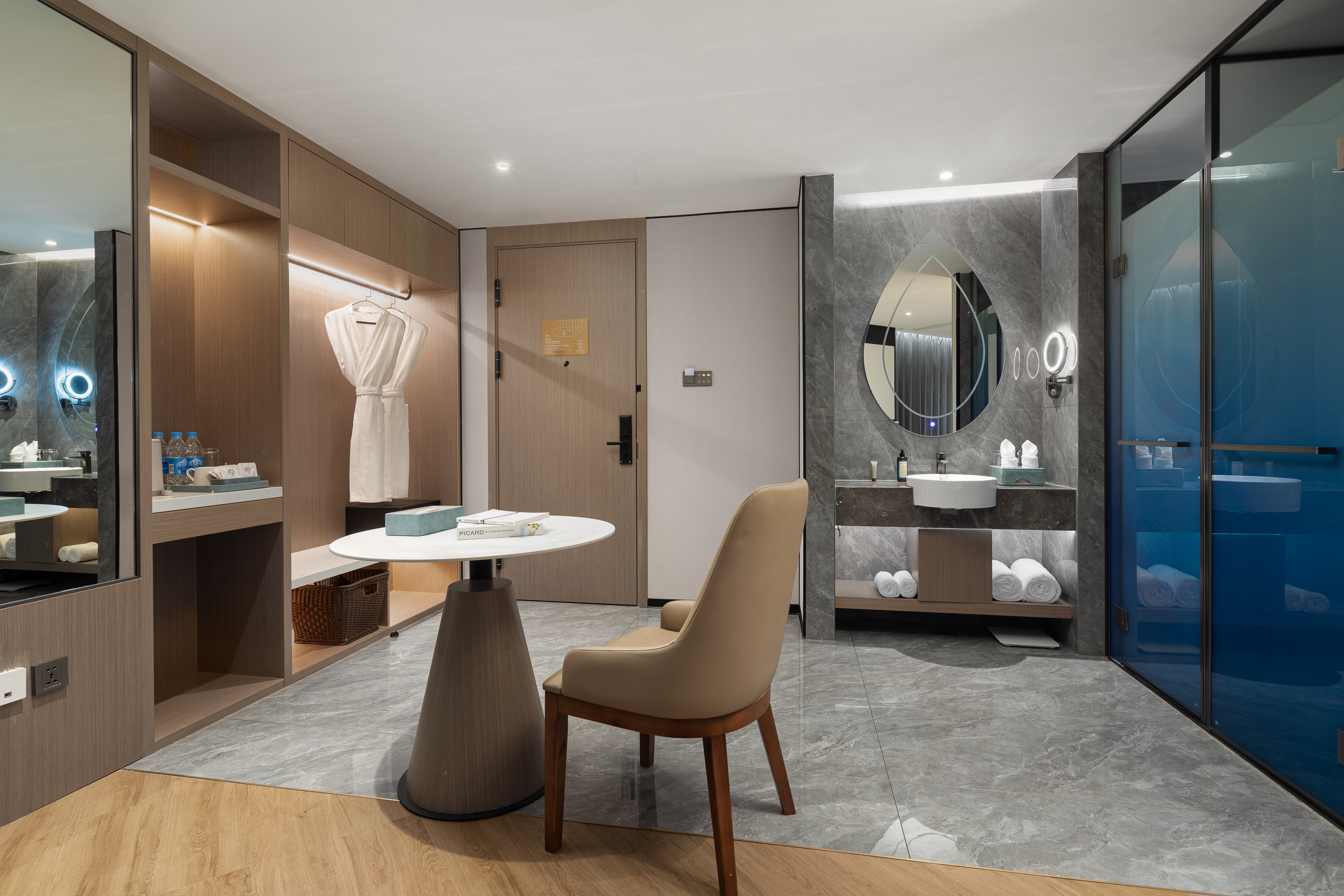 Guest room at the Days Hotel by Wyndham Xishuangbanna Jinghong in Jinghong City, Other than US/Canada