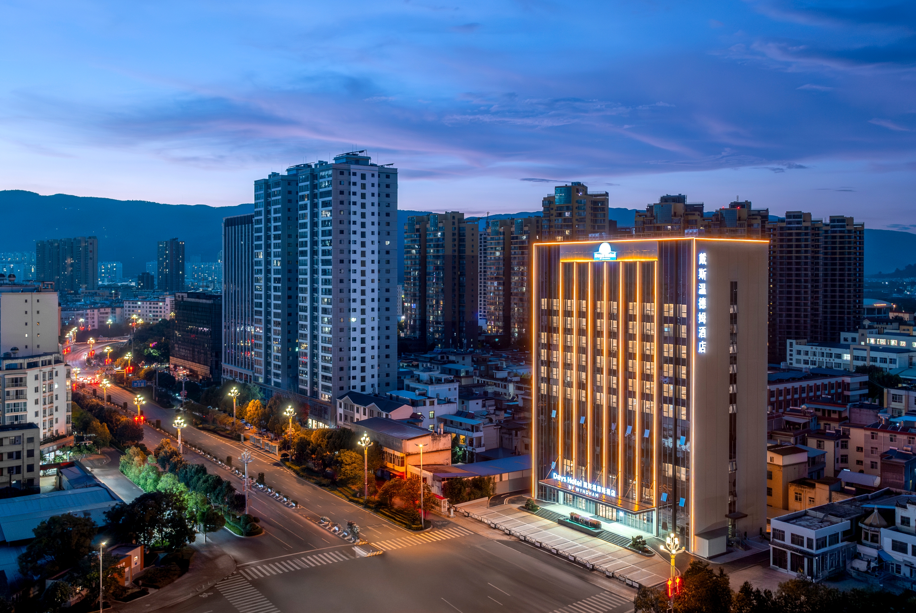 Exterior Dusk Image of Days Hotel by Wyndham Kunming Yiliang hotel in Kunming, Other than US/Canada
