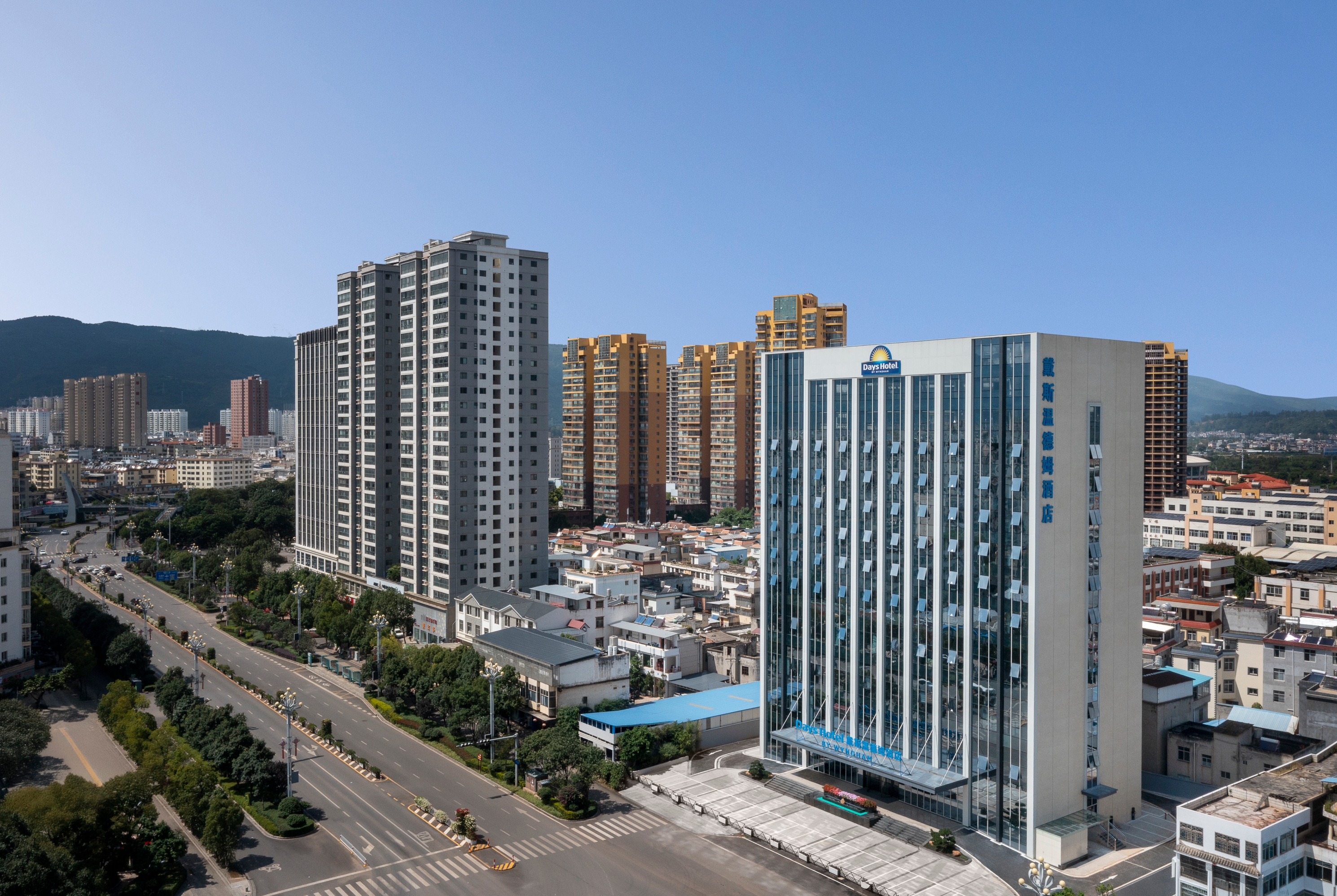Exterior Day Image of Days Hotel by Wyndham Kunming Yiliang hotel in Kunming, Other than US/Canada