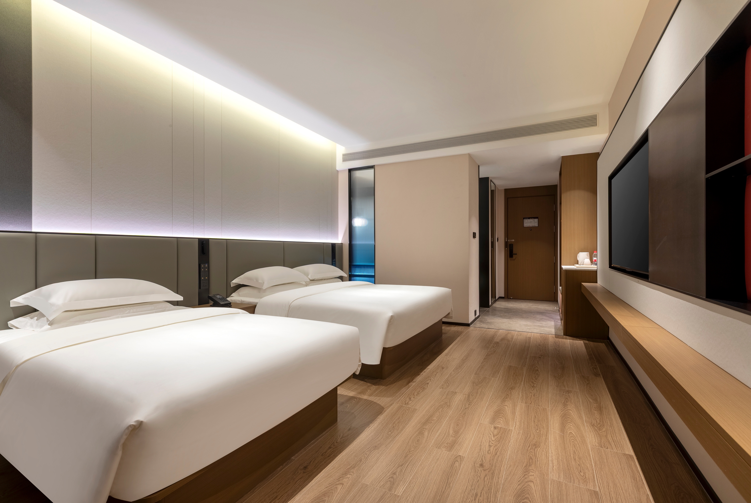 Guest room at the Days Hotel by Wyndham Kunming Yiliang in Kunming, Other than US/Canada