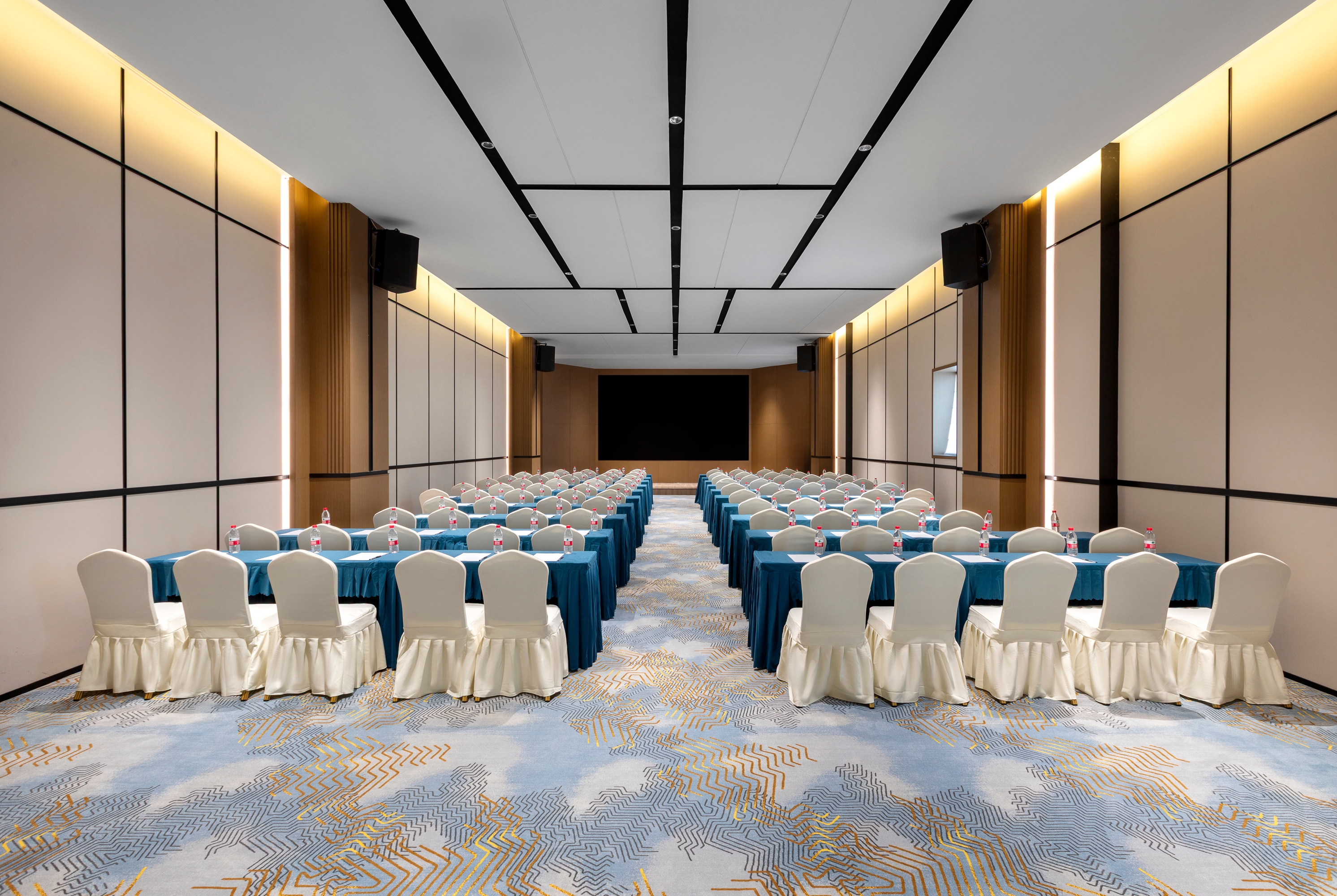 Meeting room at Days Hotel by Wyndham Kunming Yiliang in Kunming, Other than US/Canada