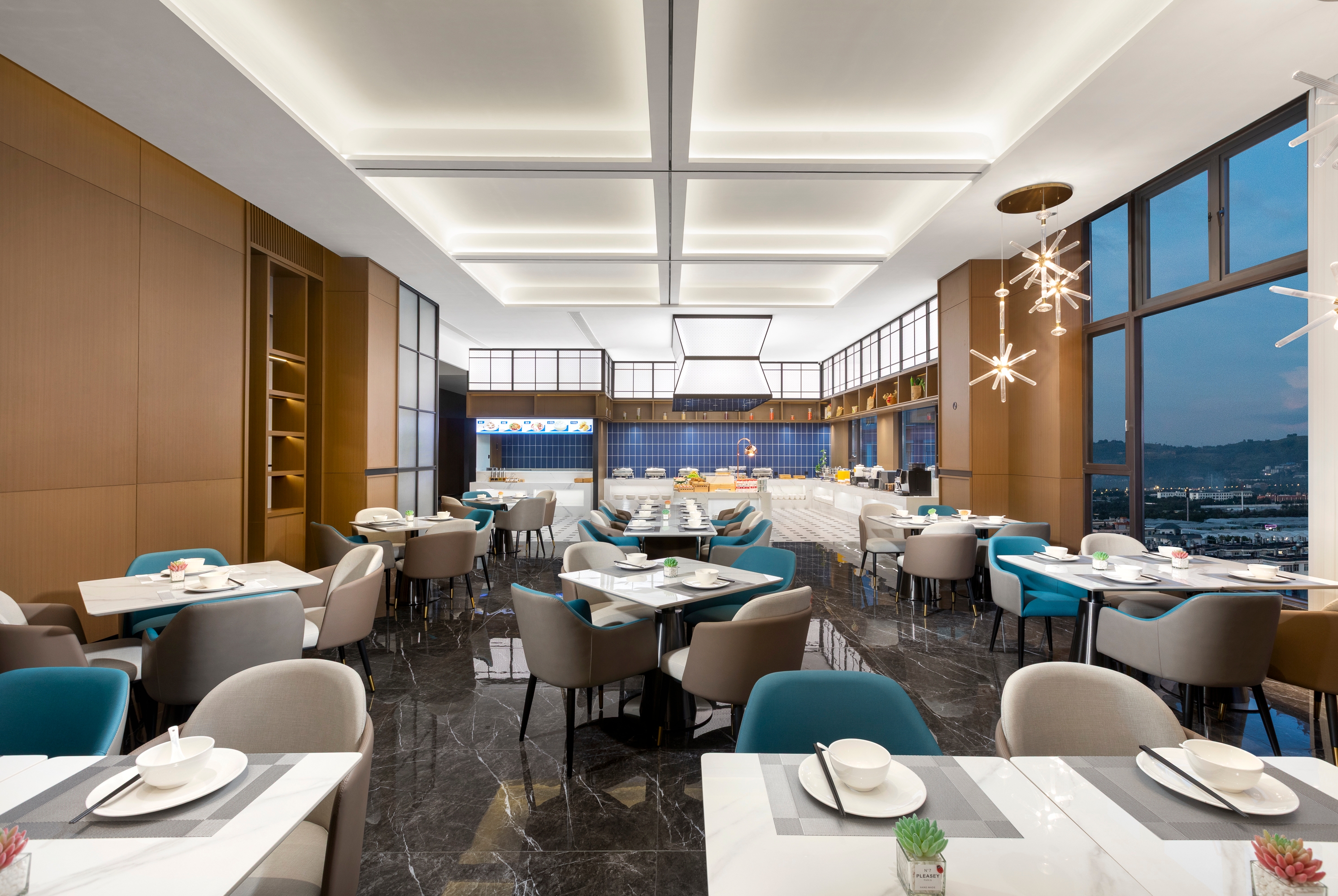 Days Hotel by Wyndham Kunming Yiliang restaurant breakfast area with seating in Kunming, Other than US/Canada