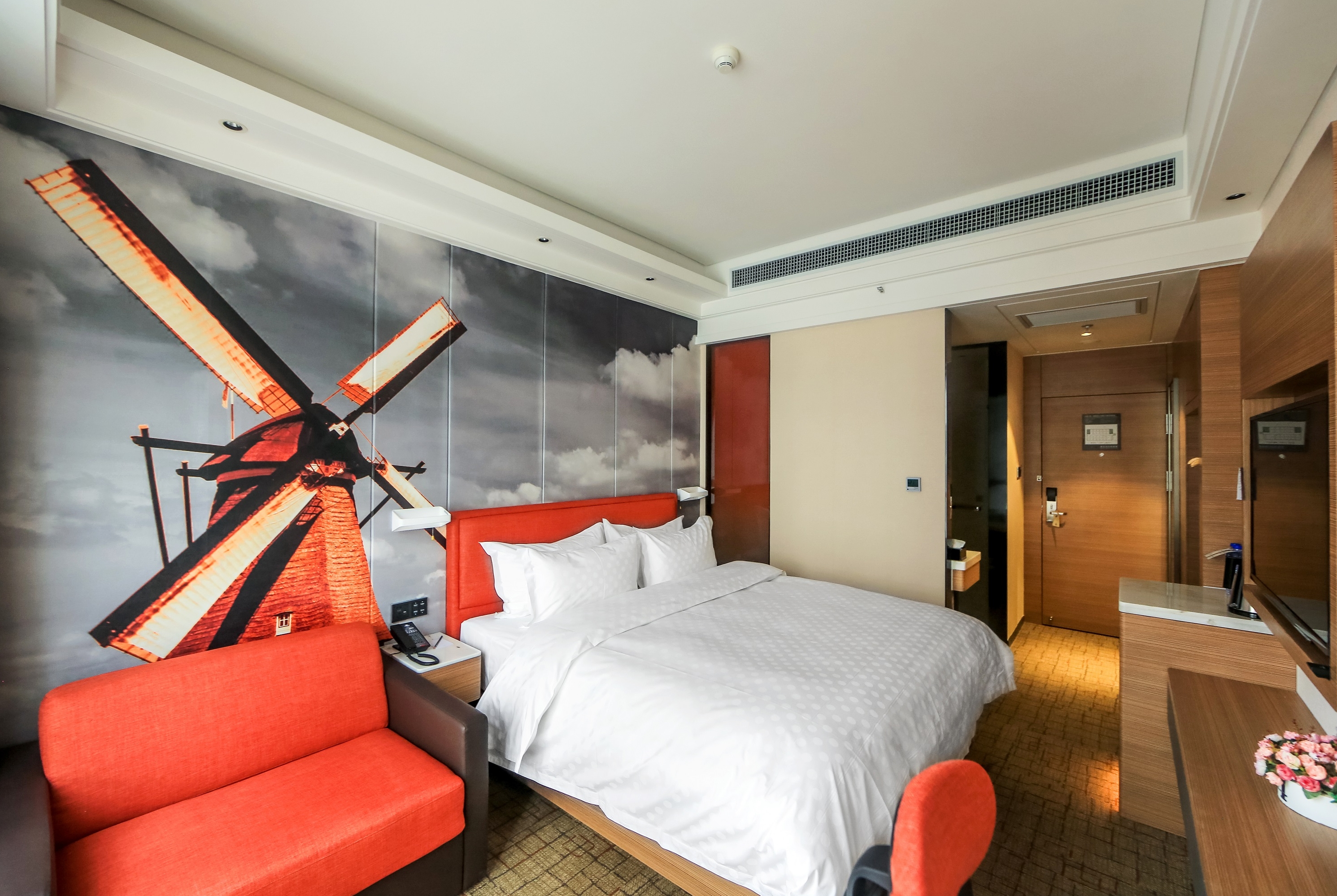 Guest room at the Days Inn by Wyndham Lanzhou in Lanzhou, Other than US/Canada