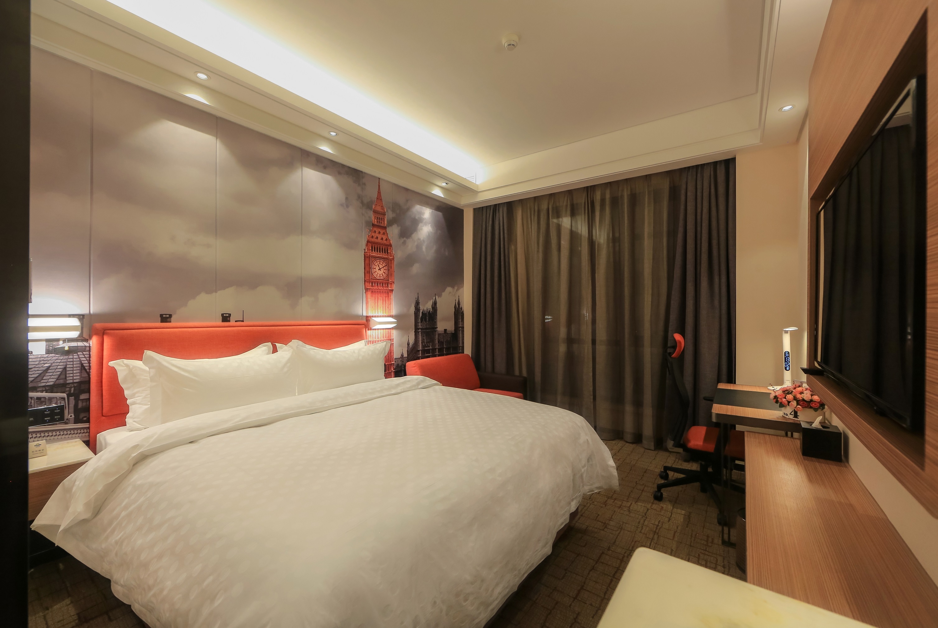 Guest room at the Days Inn by Wyndham Lanzhou in Lanzhou, Other than US/Canada