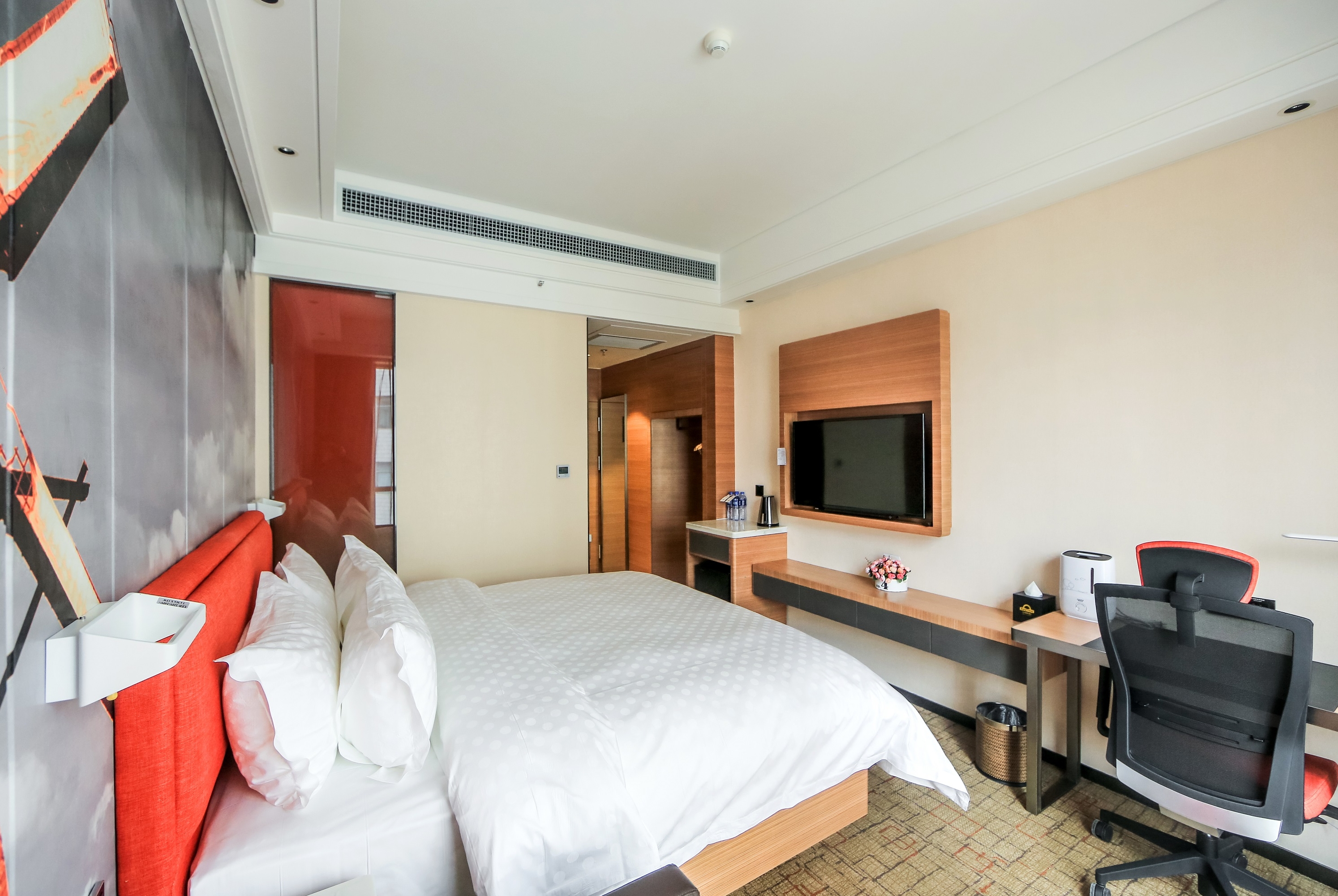 Guest room at the Days Inn by Wyndham Lanzhou in Lanzhou, Other than US/Canada