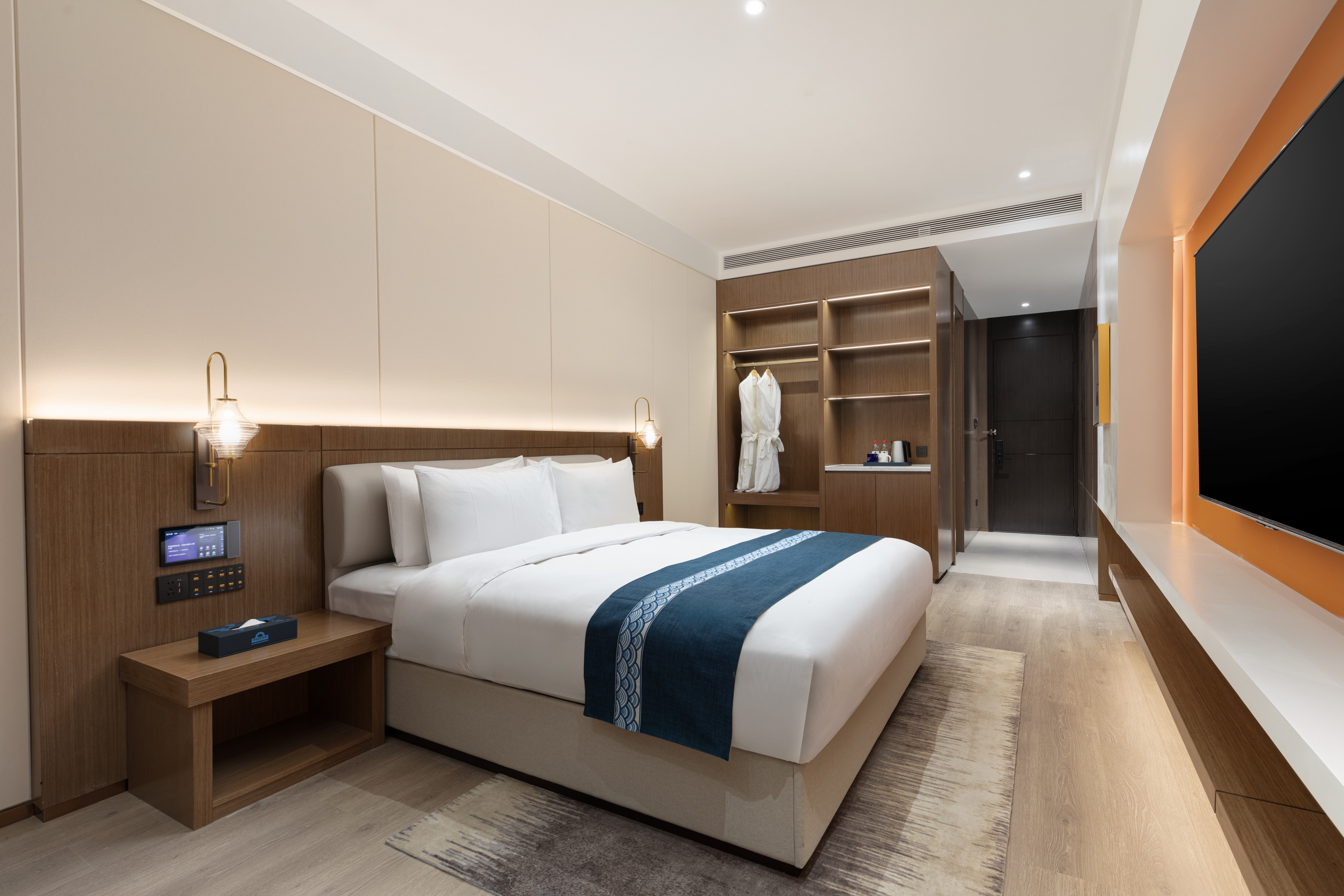 Guest room at the Days Inn by Wyndham Linyi Yihe New Area in Linyi, Other than US/Canada